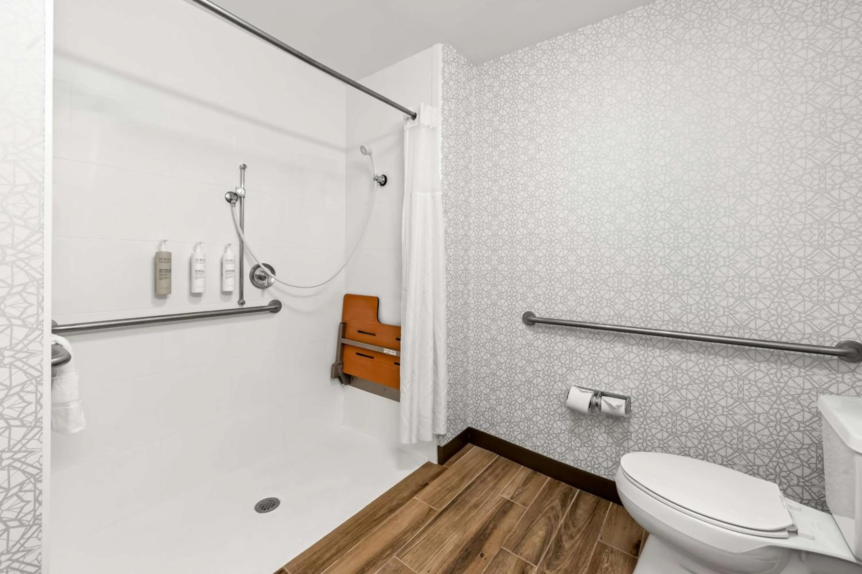 Bathroom in Hampton Inn Greenville