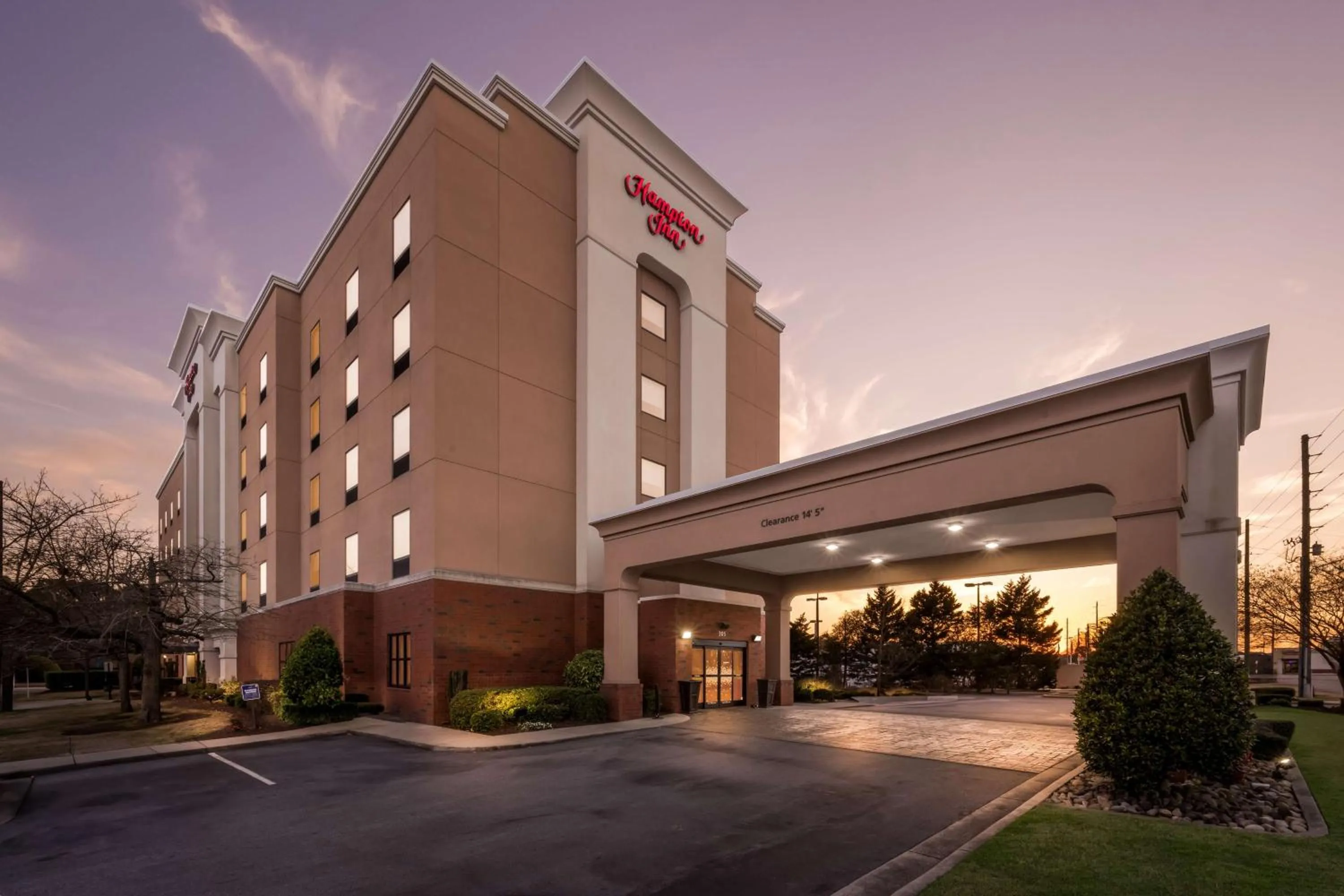 Property building in Hampton Inn Greenville