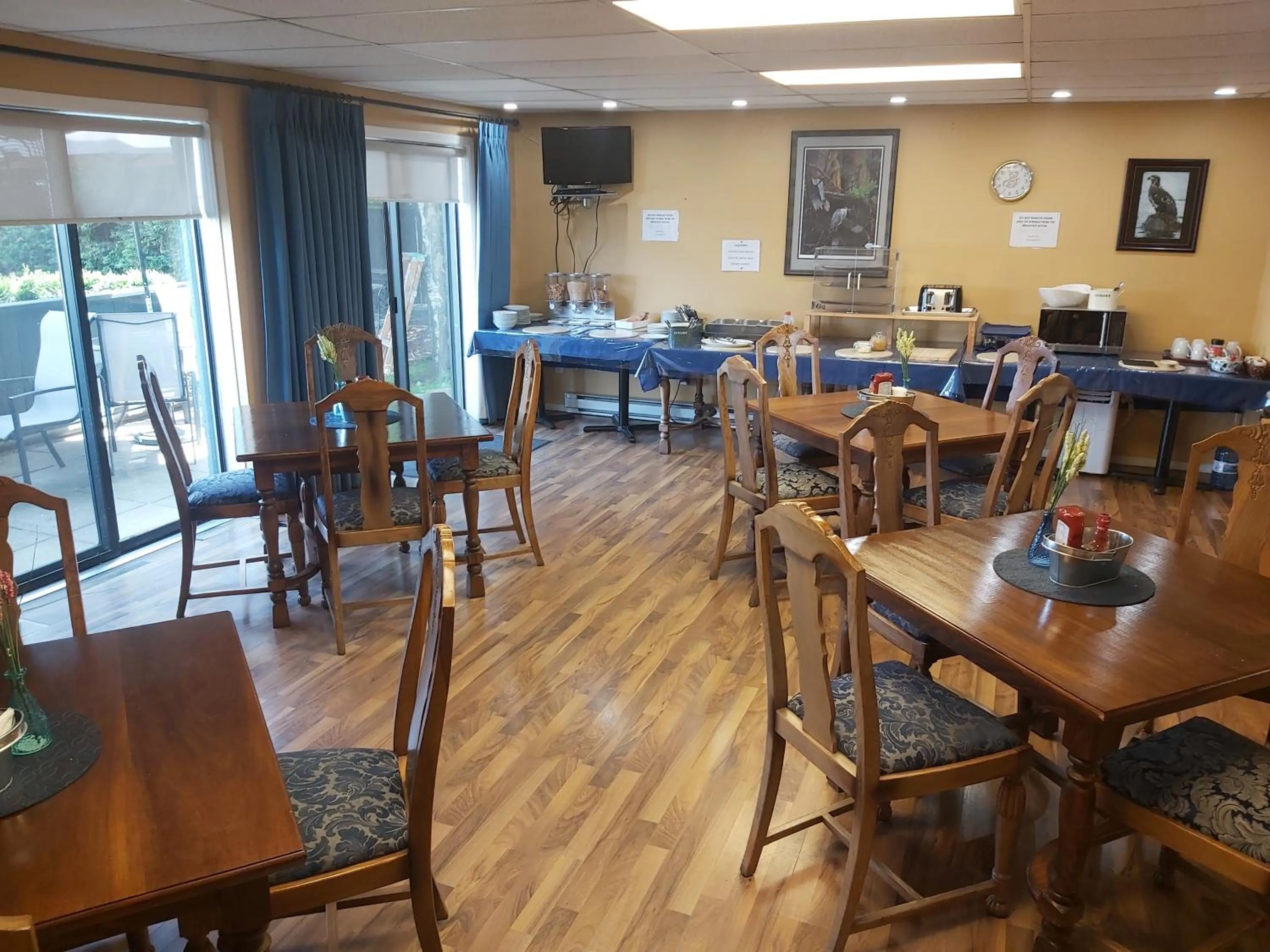 Restaurant/places to eat in Heron's Landing Hotel