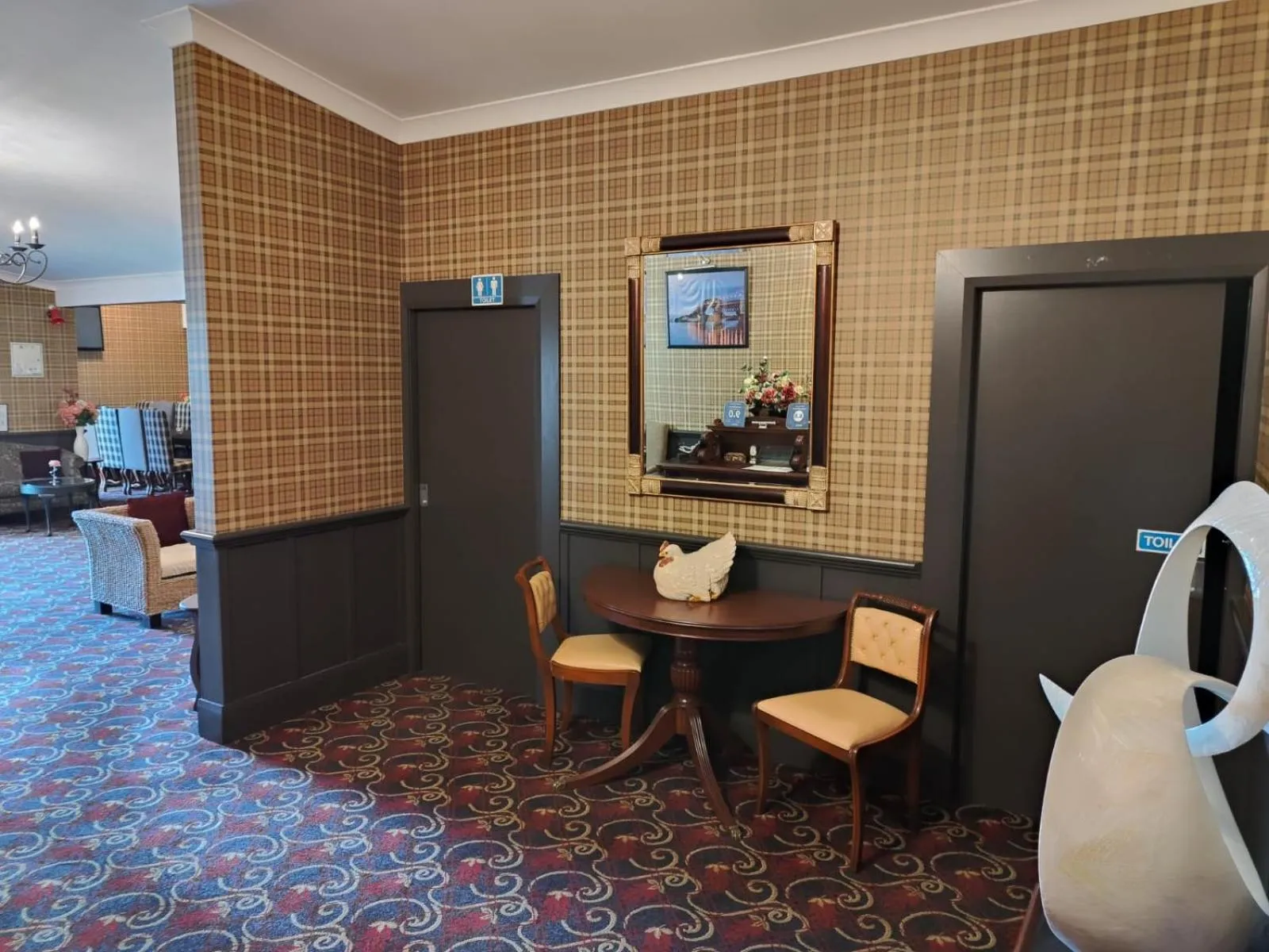 Toilet in Gateway Motor Inn