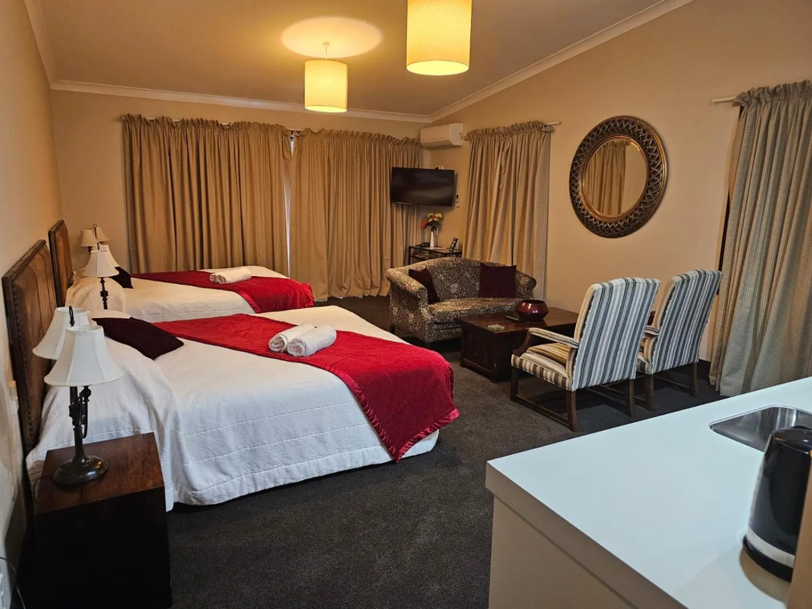 Bedroom, Bed in Gateway Motor Inn