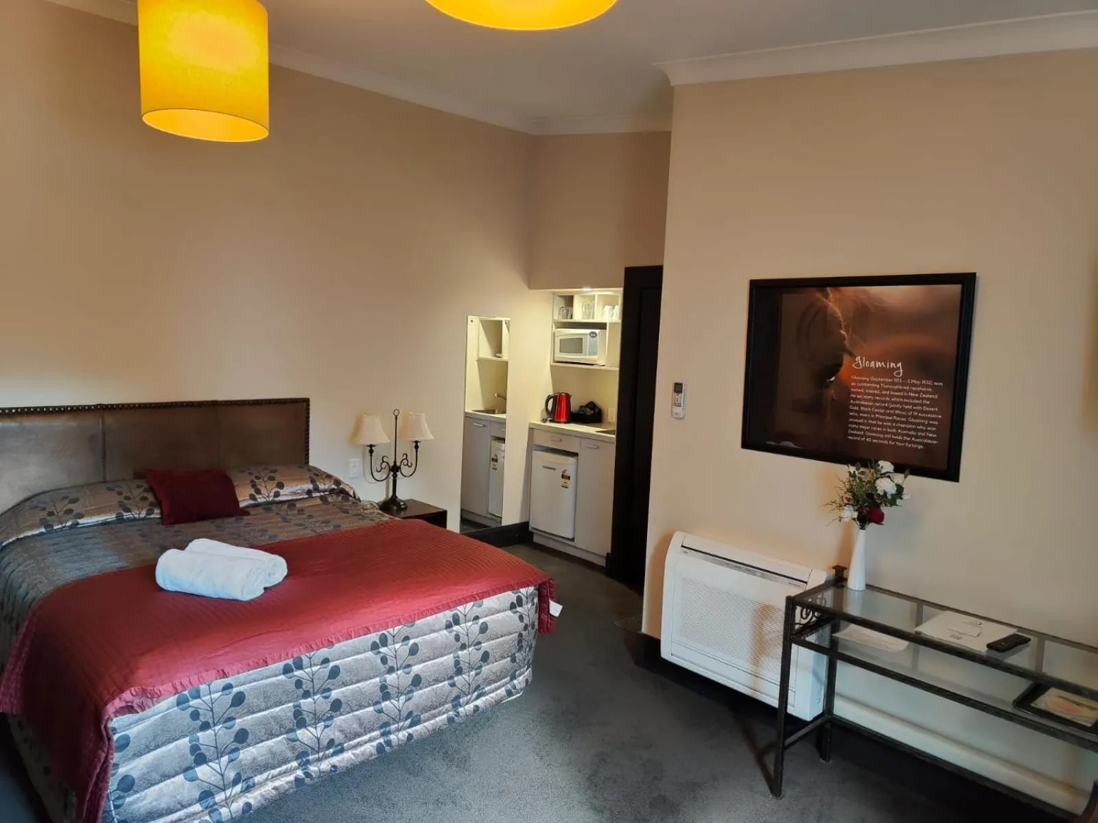 Bed in Gateway Motor Inn