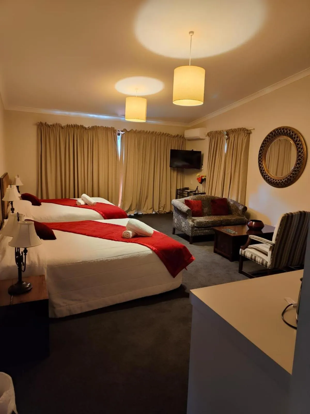 TV and multimedia, Bed in Gateway Motor Inn