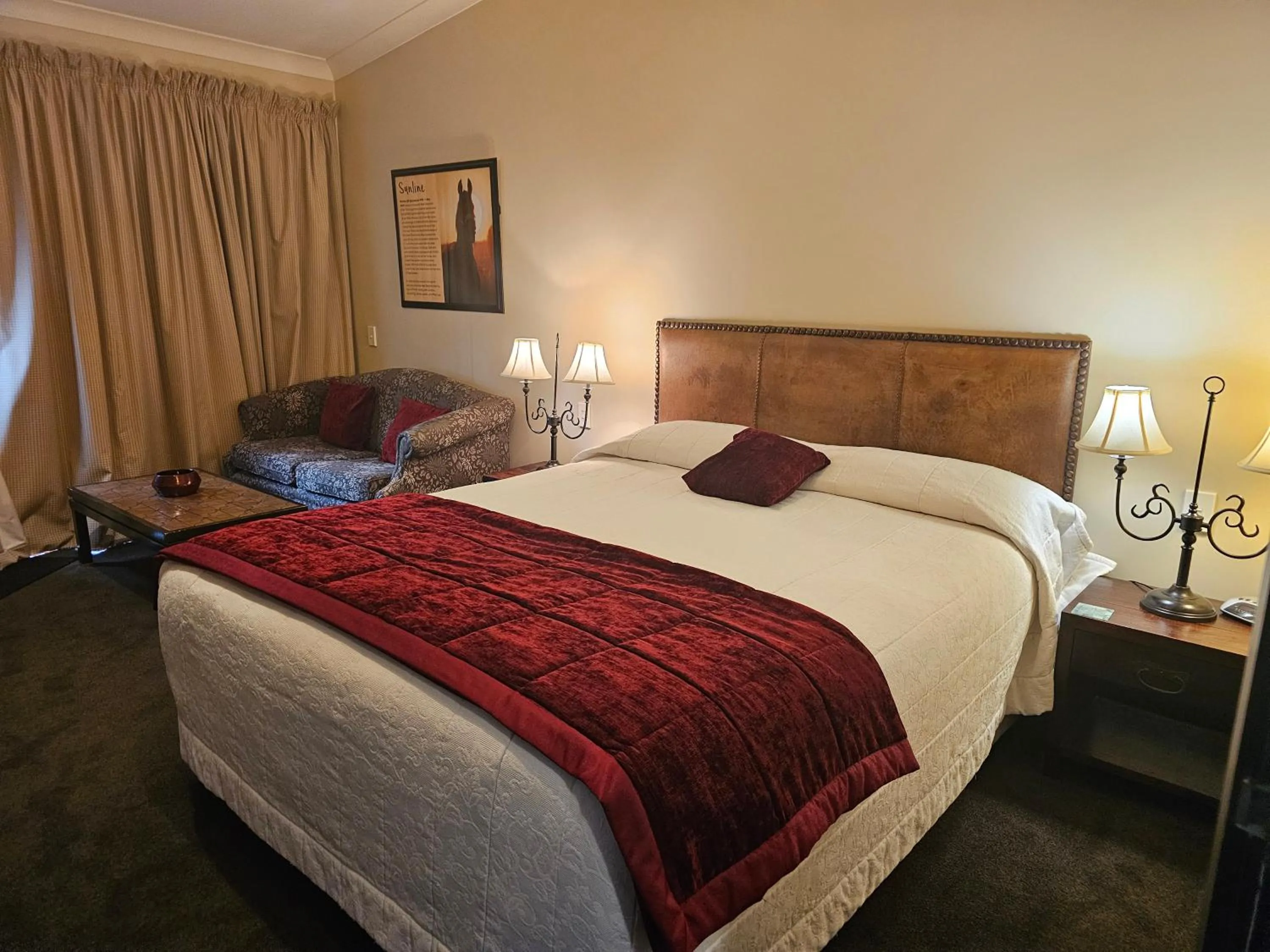 Bed in Gateway Motor Inn