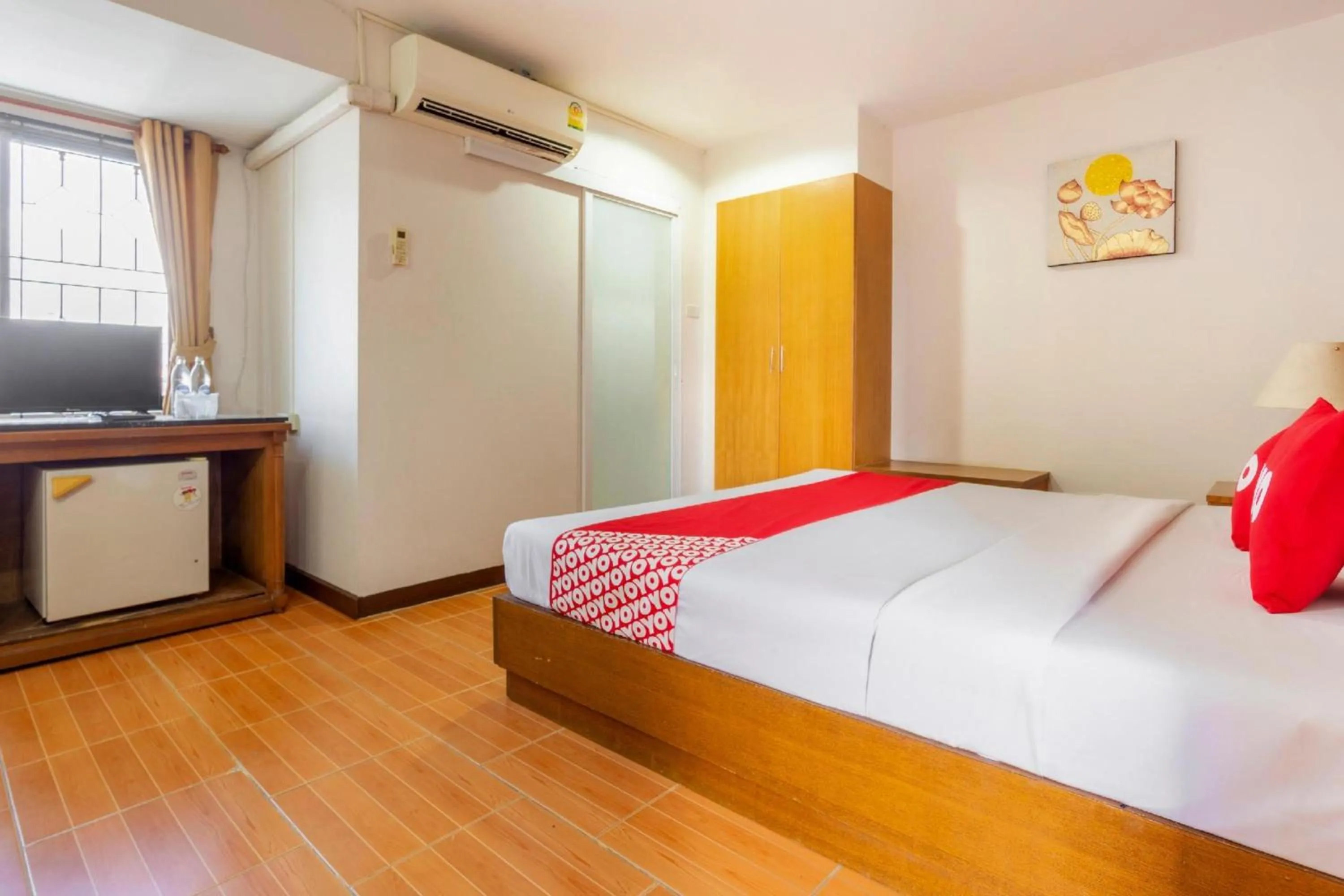 Photo of the whole room, Bed in Super OYO 1096 Winner Inn Hotel