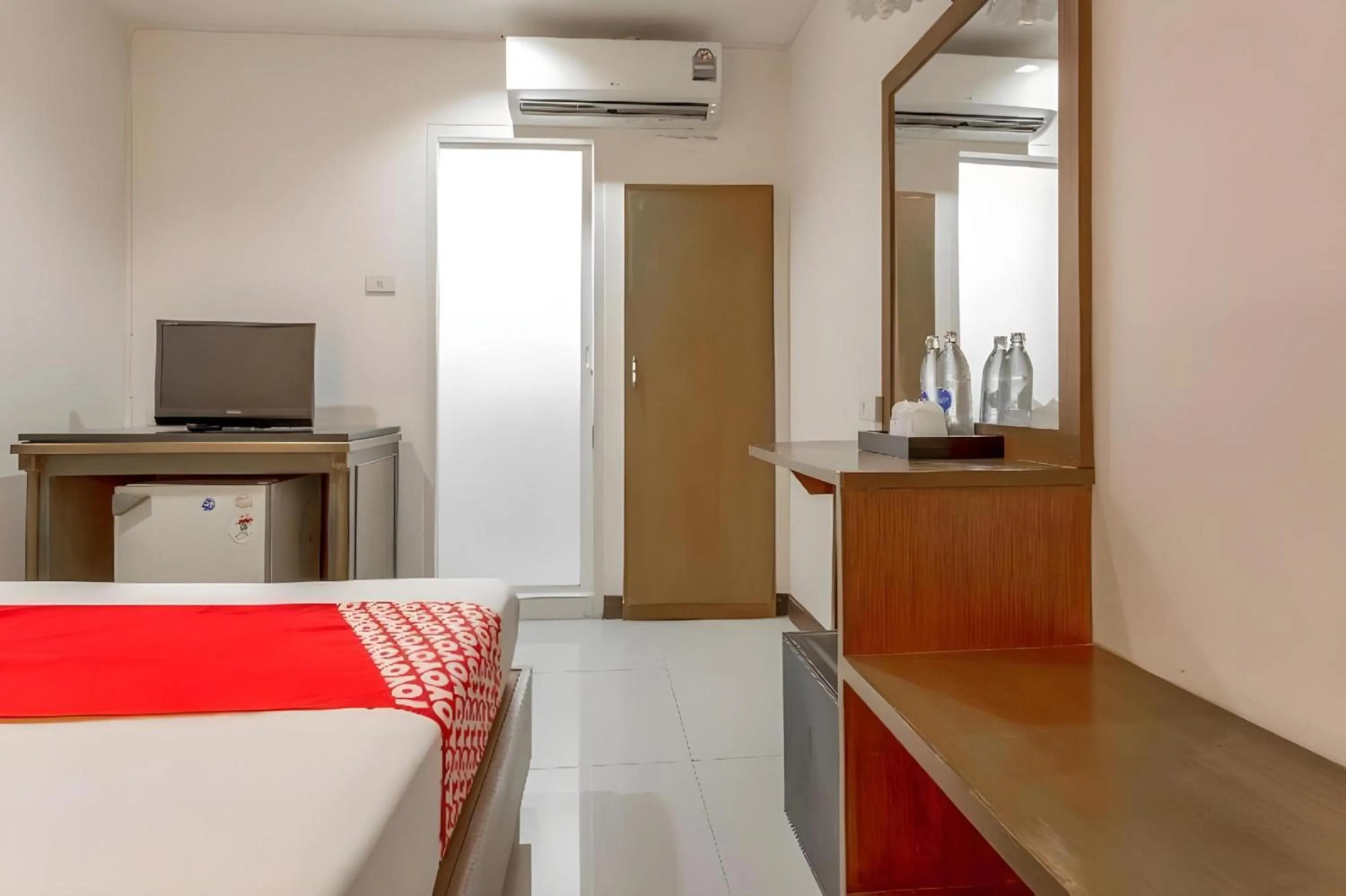 Bedroom, Bed in Super OYO 1096 Winner Inn Hotel