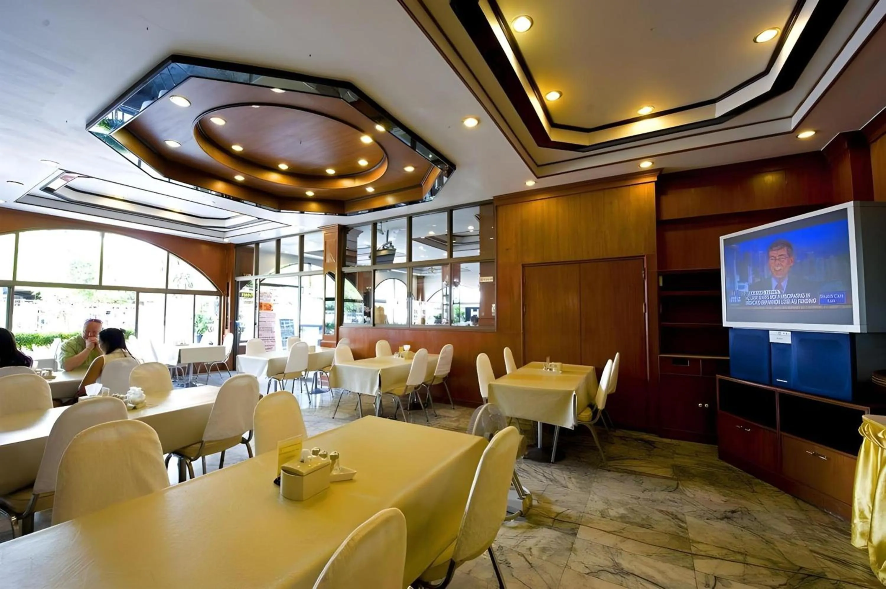 Restaurant/places to eat in Super OYO 1096 Winner Inn Hotel
