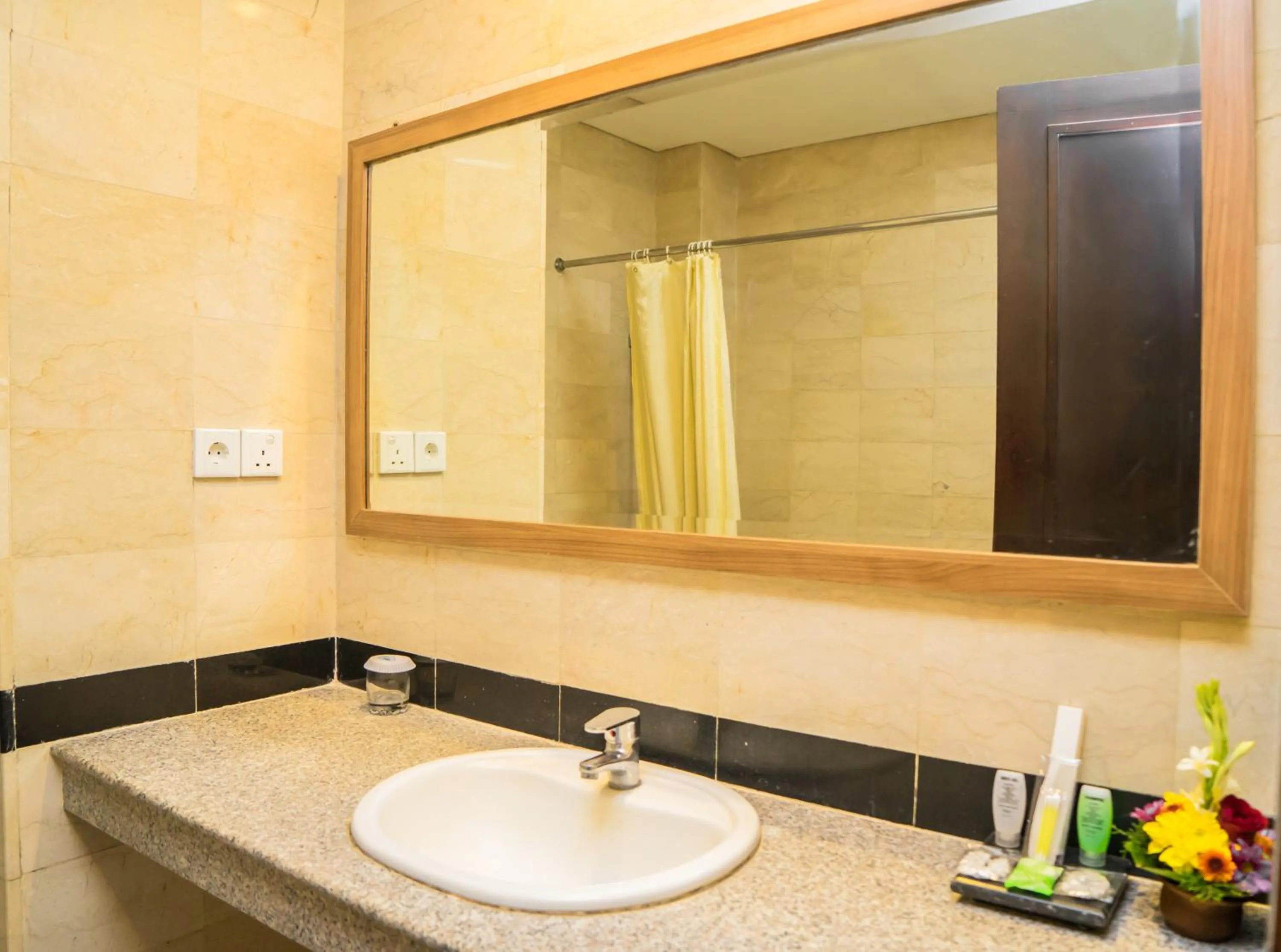 Bathroom in Hotel Puri Ayu