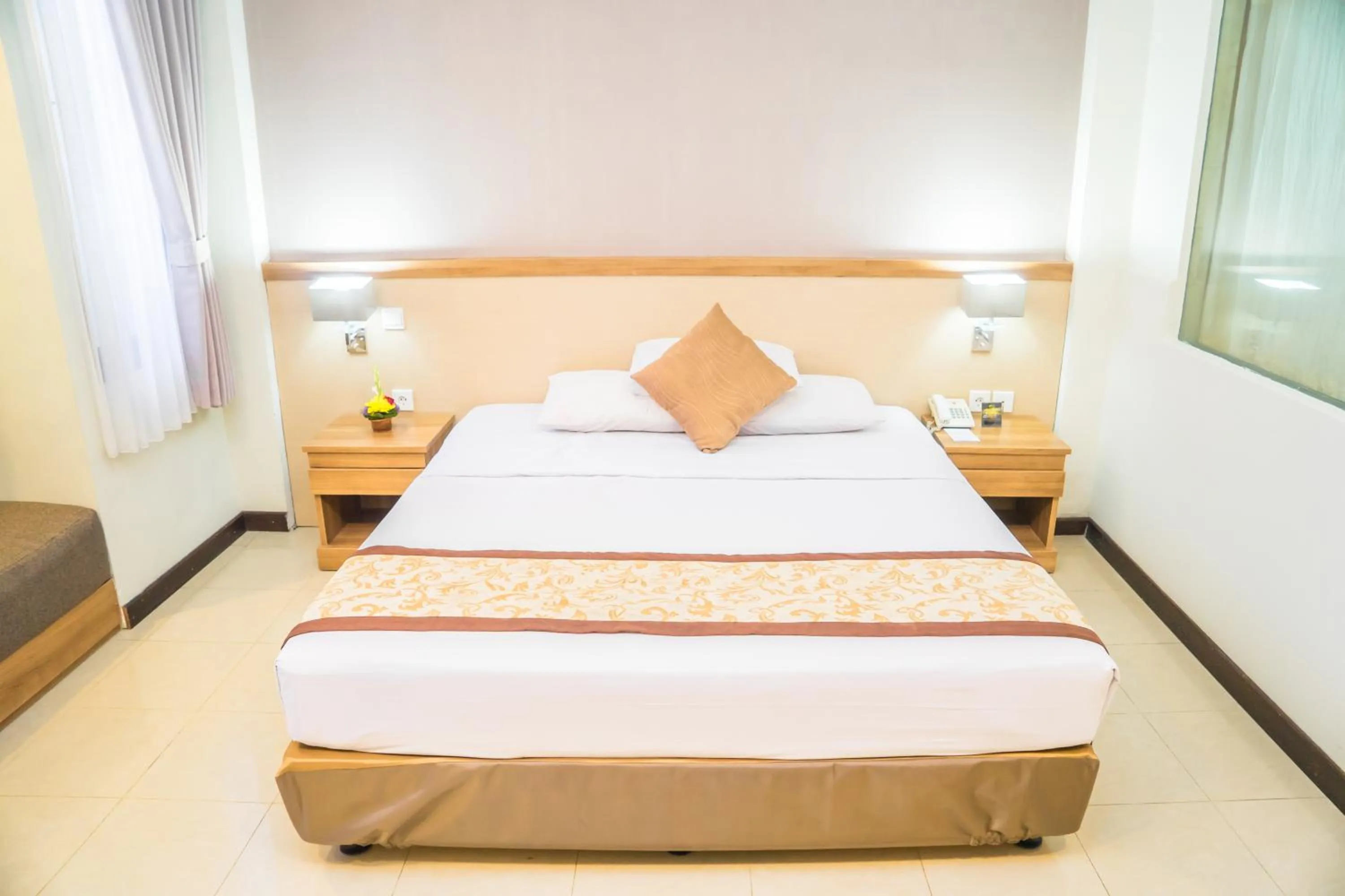 Bed in Hotel Puri Ayu