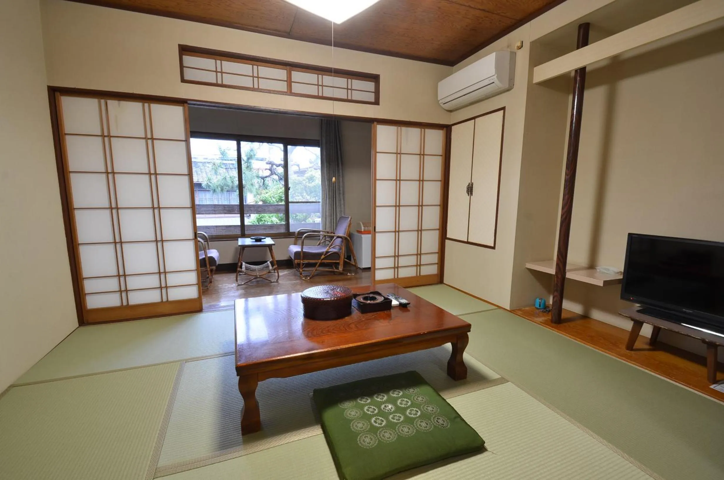 Photo of the whole room in Asanokan
