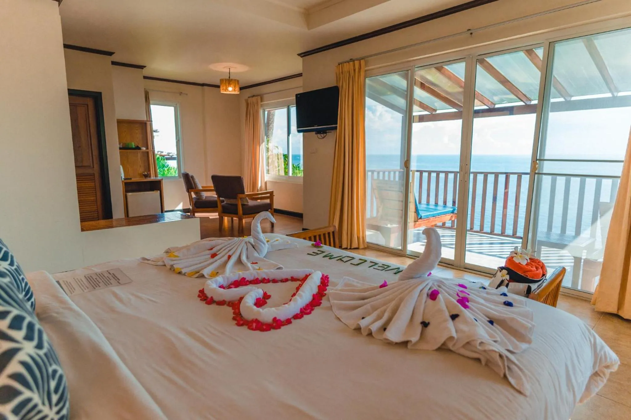 Bed in Pinnacle Koh Tao Resort