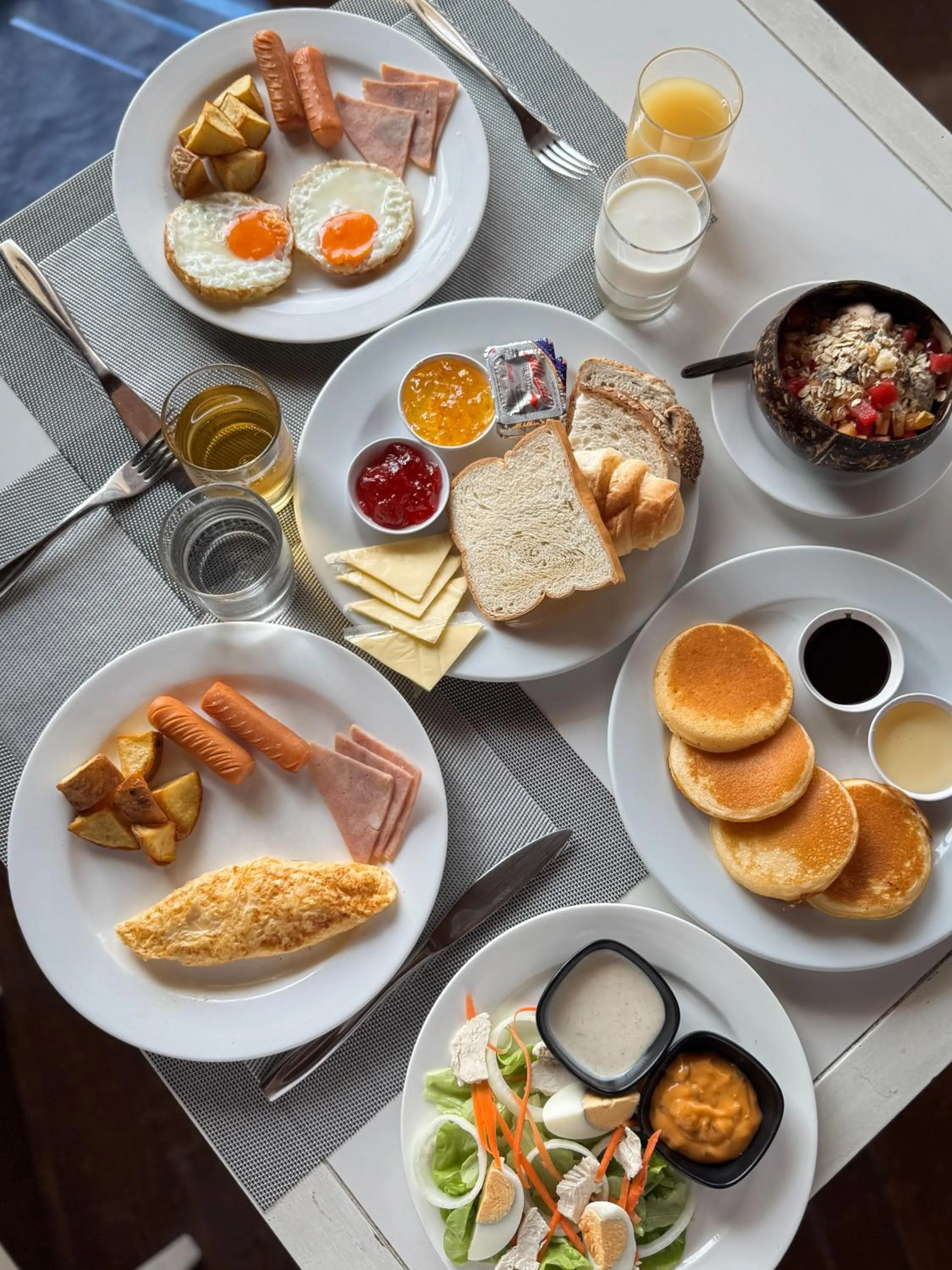 Breakfast in Pinnacle Koh Tao Resort