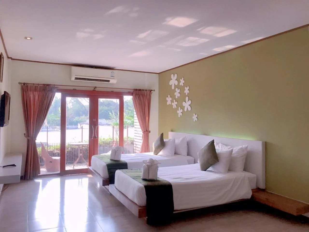 Bed in Panlaan Boutique Resort