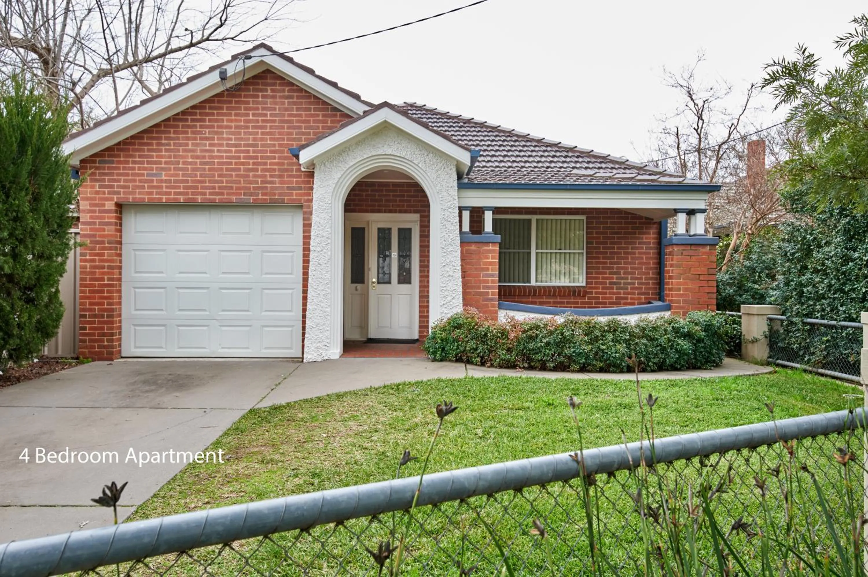 Facade/entrance, Garden in Charles Sturt Suites & Apartments