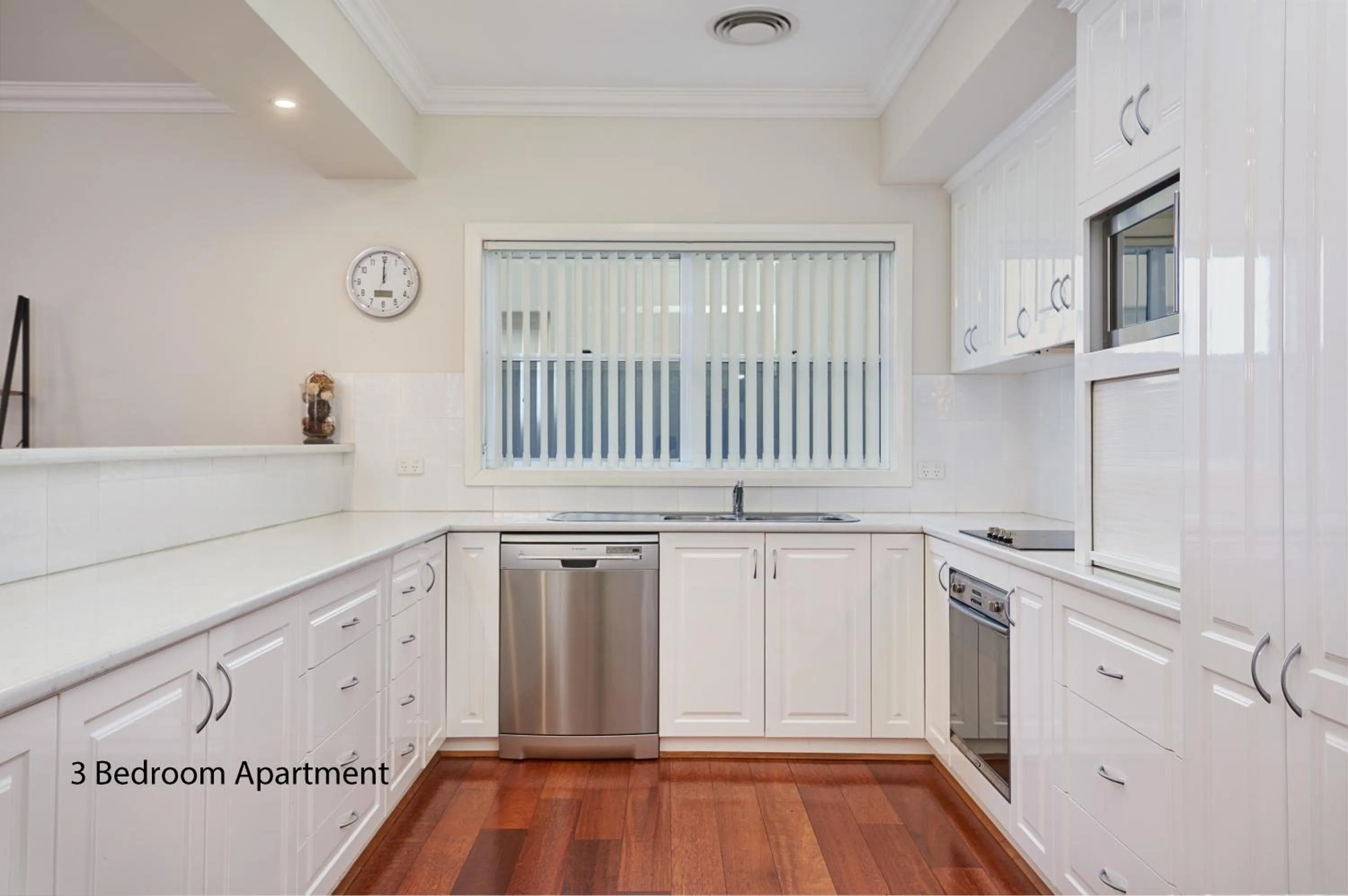 Kitchen or kitchenette, Kitchen/Kitchenette in Charles Sturt Suites & Apartments