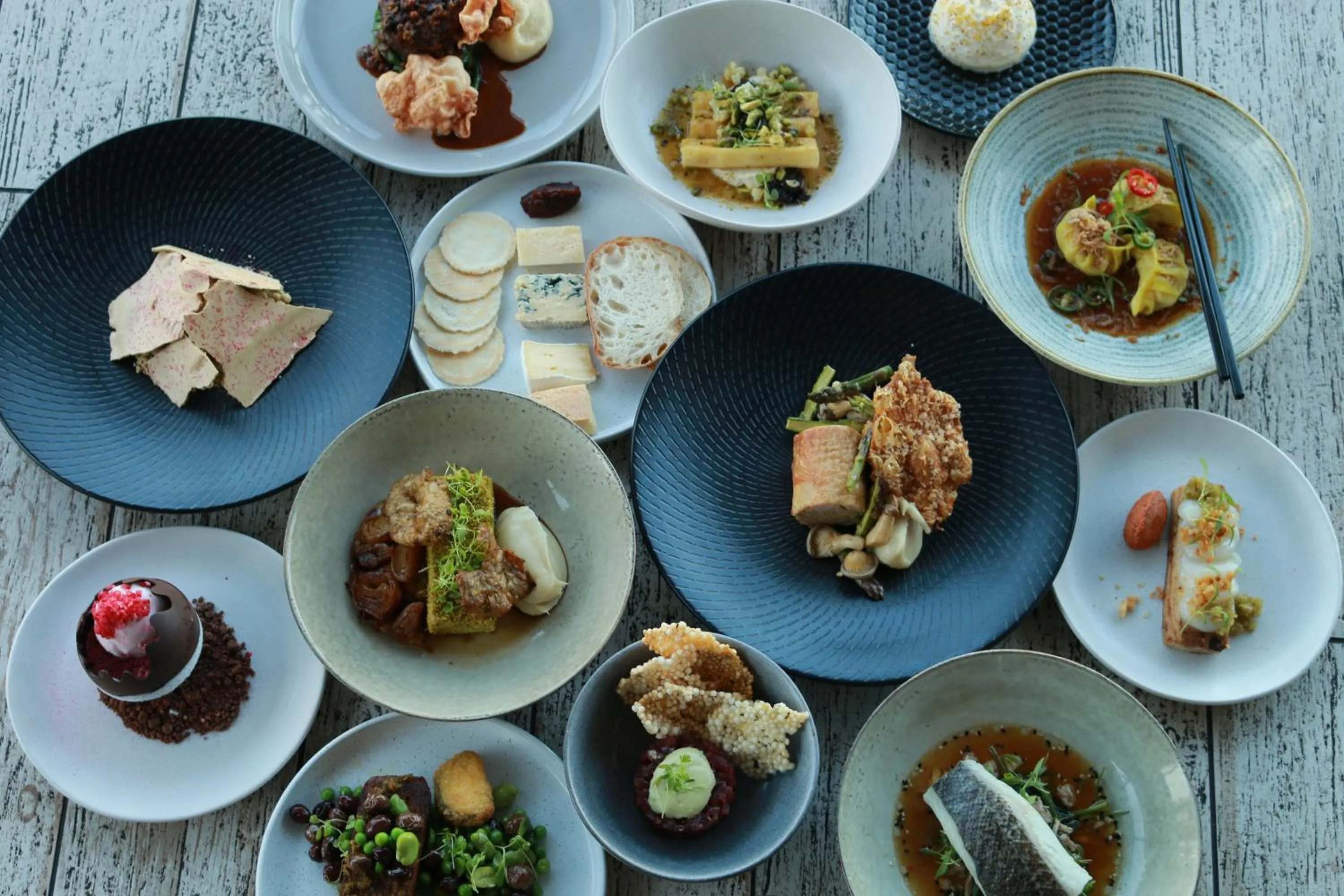 Restaurant/places to eat in Charles Sturt Suites & Apartments