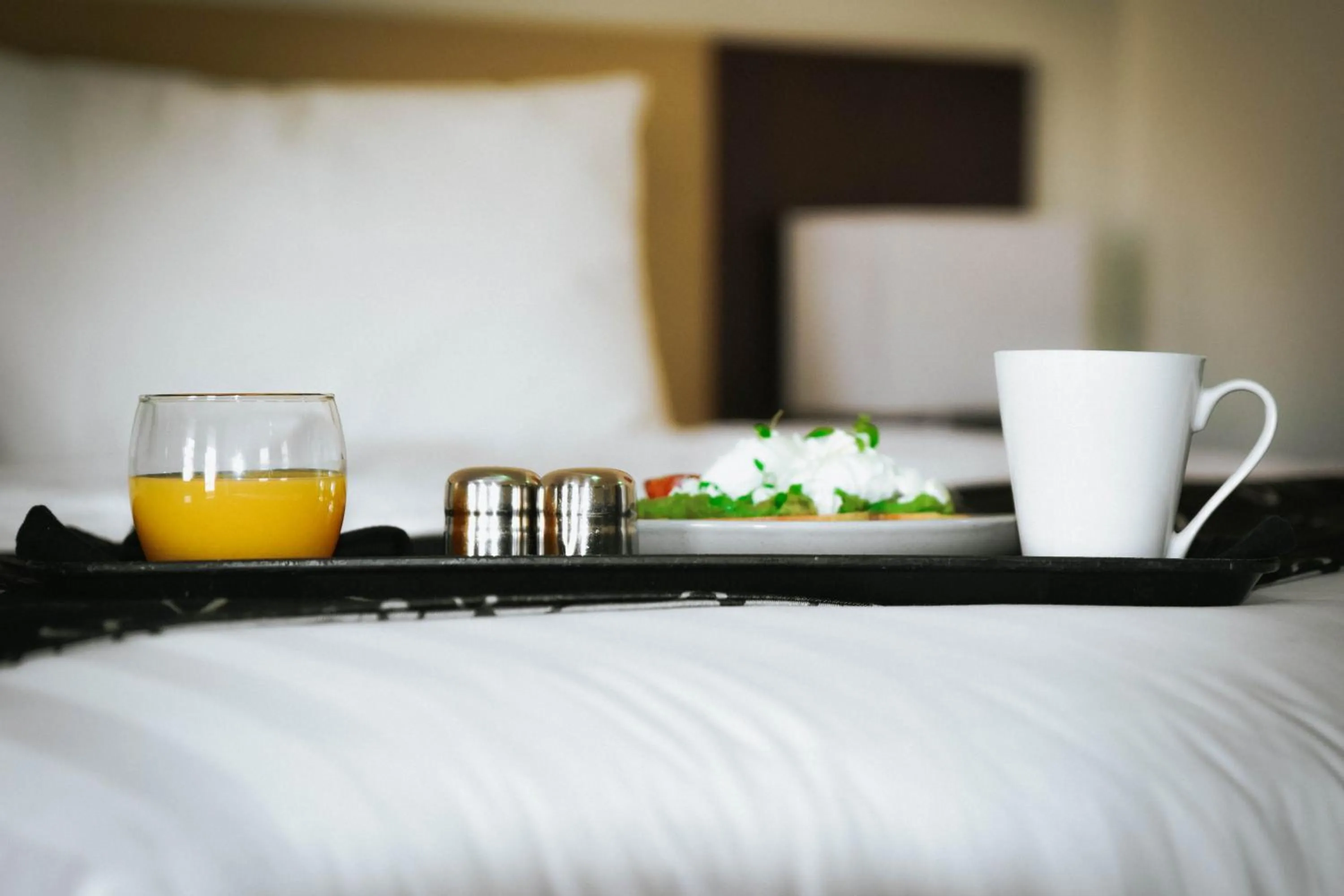 Breakfast, Bed in Charles Sturt Suites & Apartments