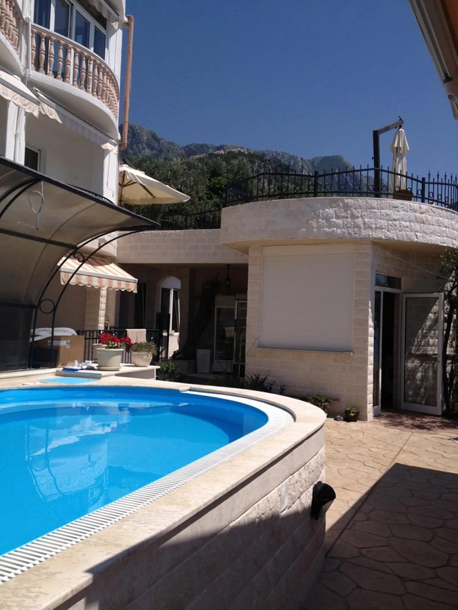 Property building in Monte Perla Residence