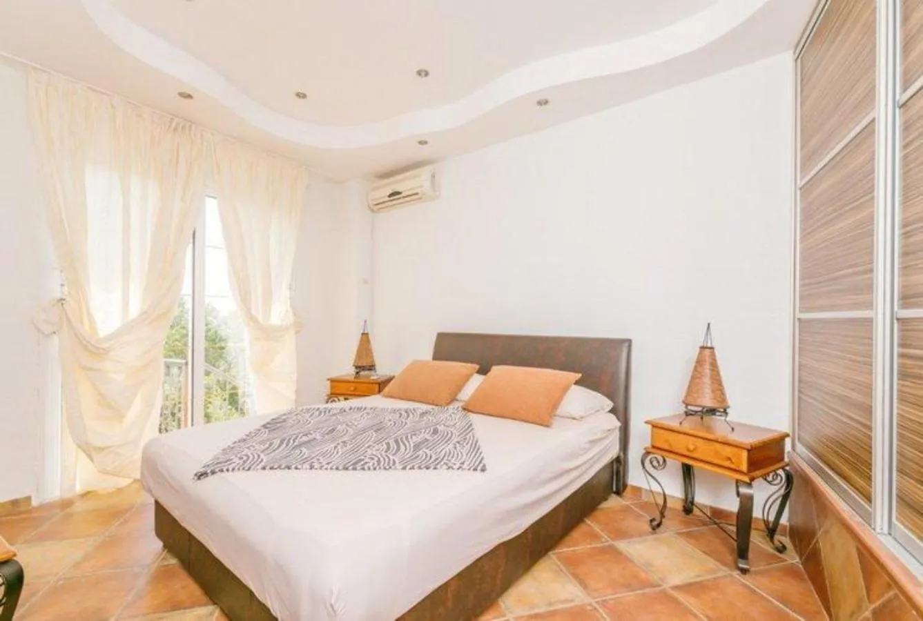 Bedroom, Bed in Monte Perla Residence