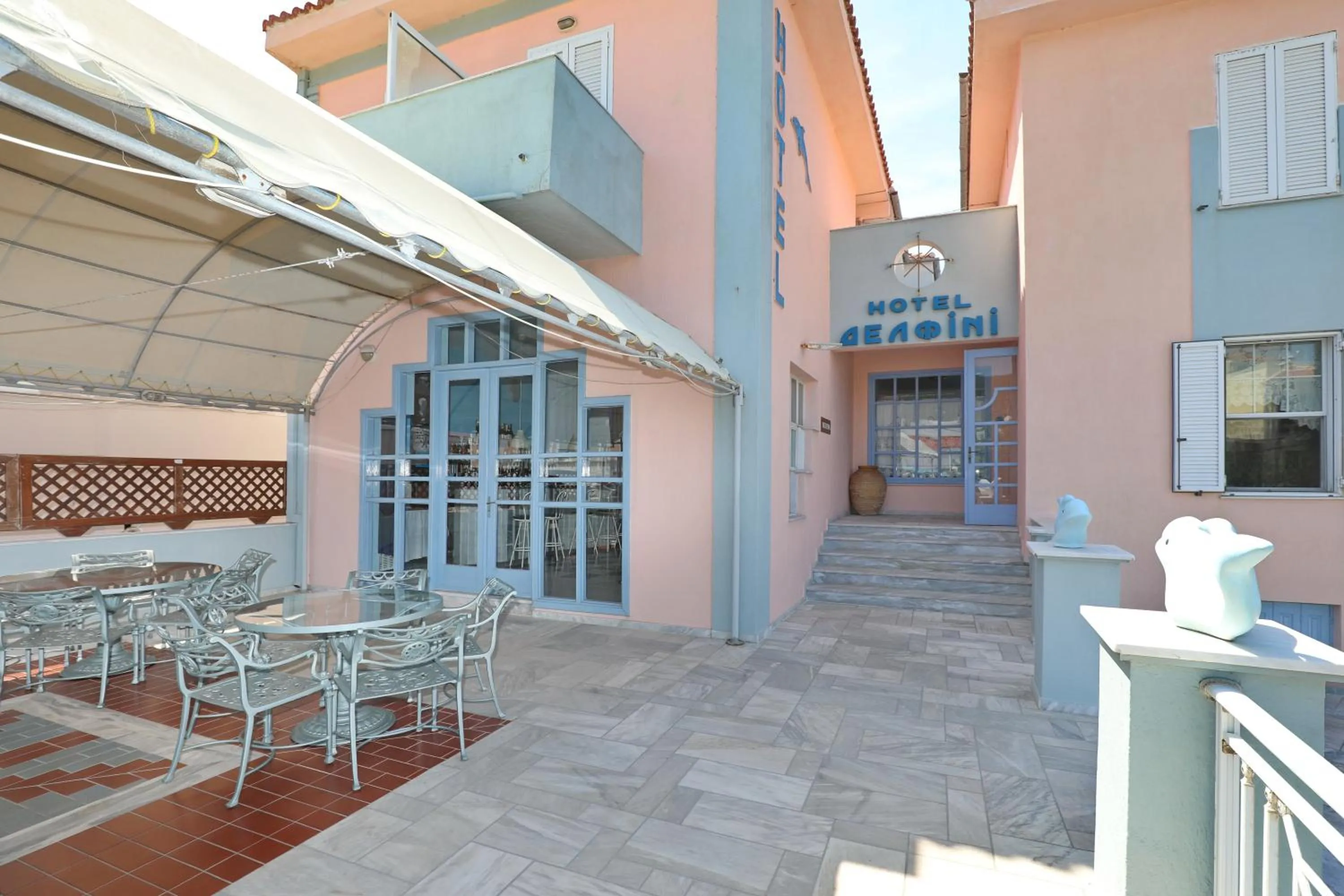Patio in Dolphin Hotel