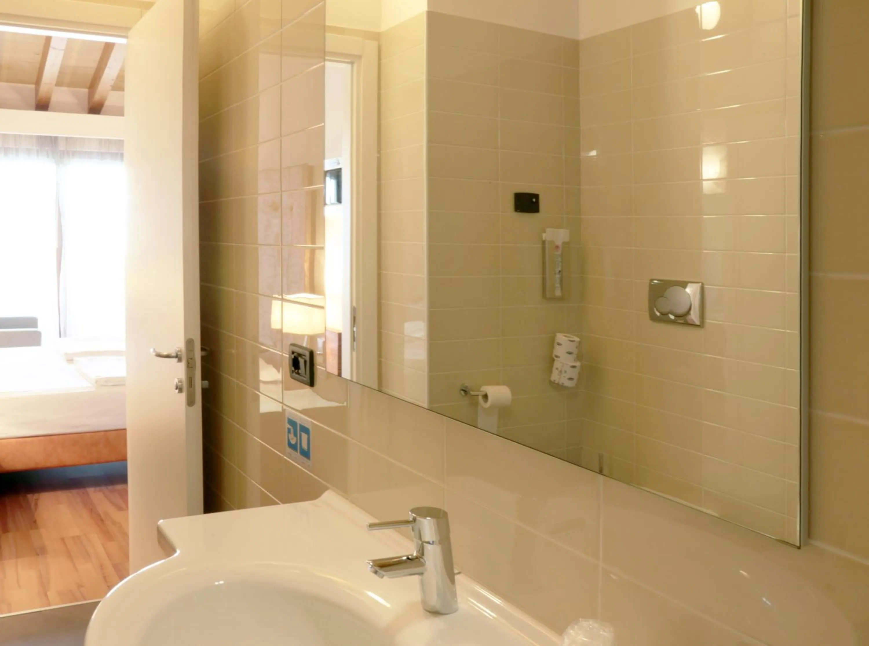 Bathroom, Bed in Hotel Lido