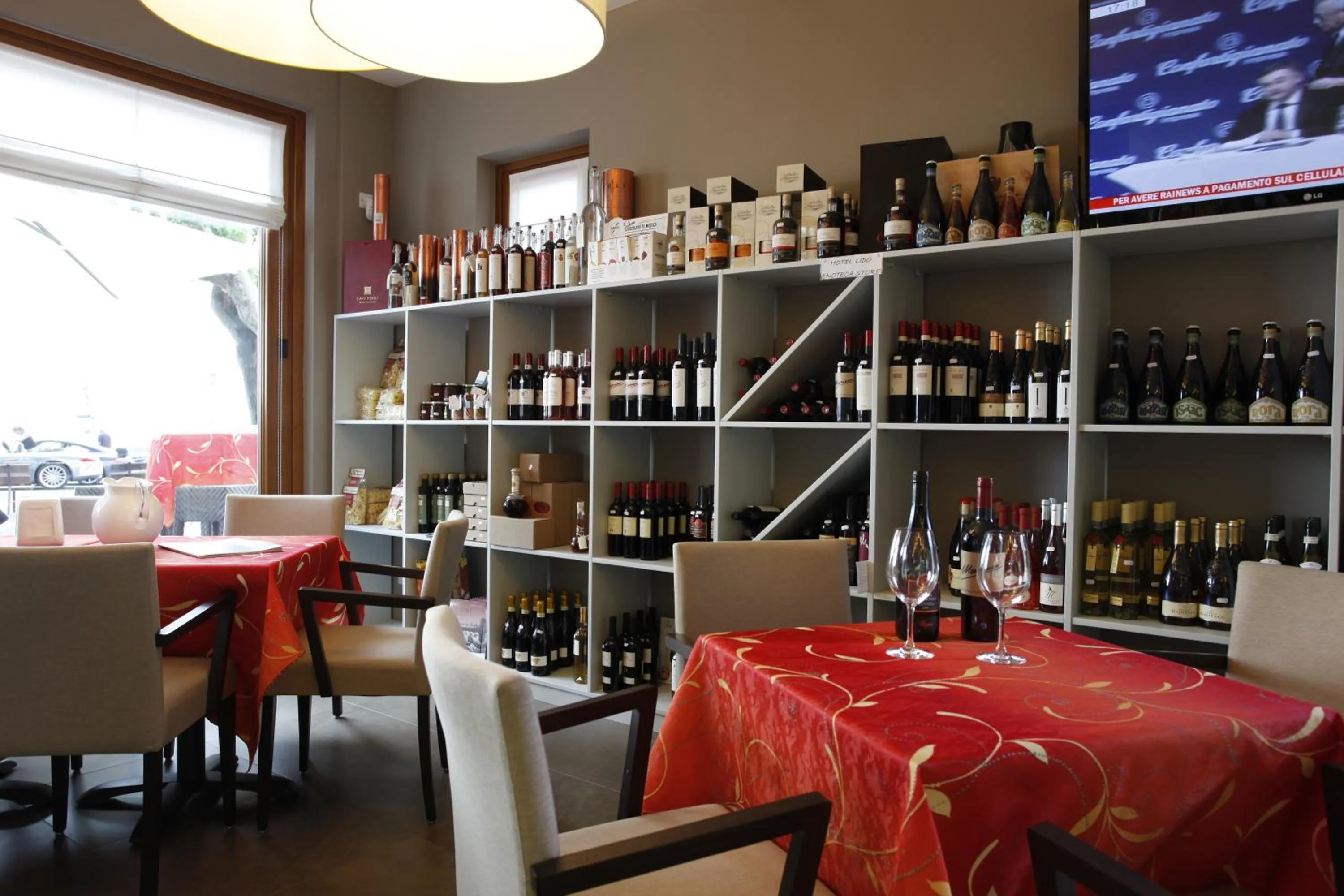 Restaurant/places to eat in Hotel Lido