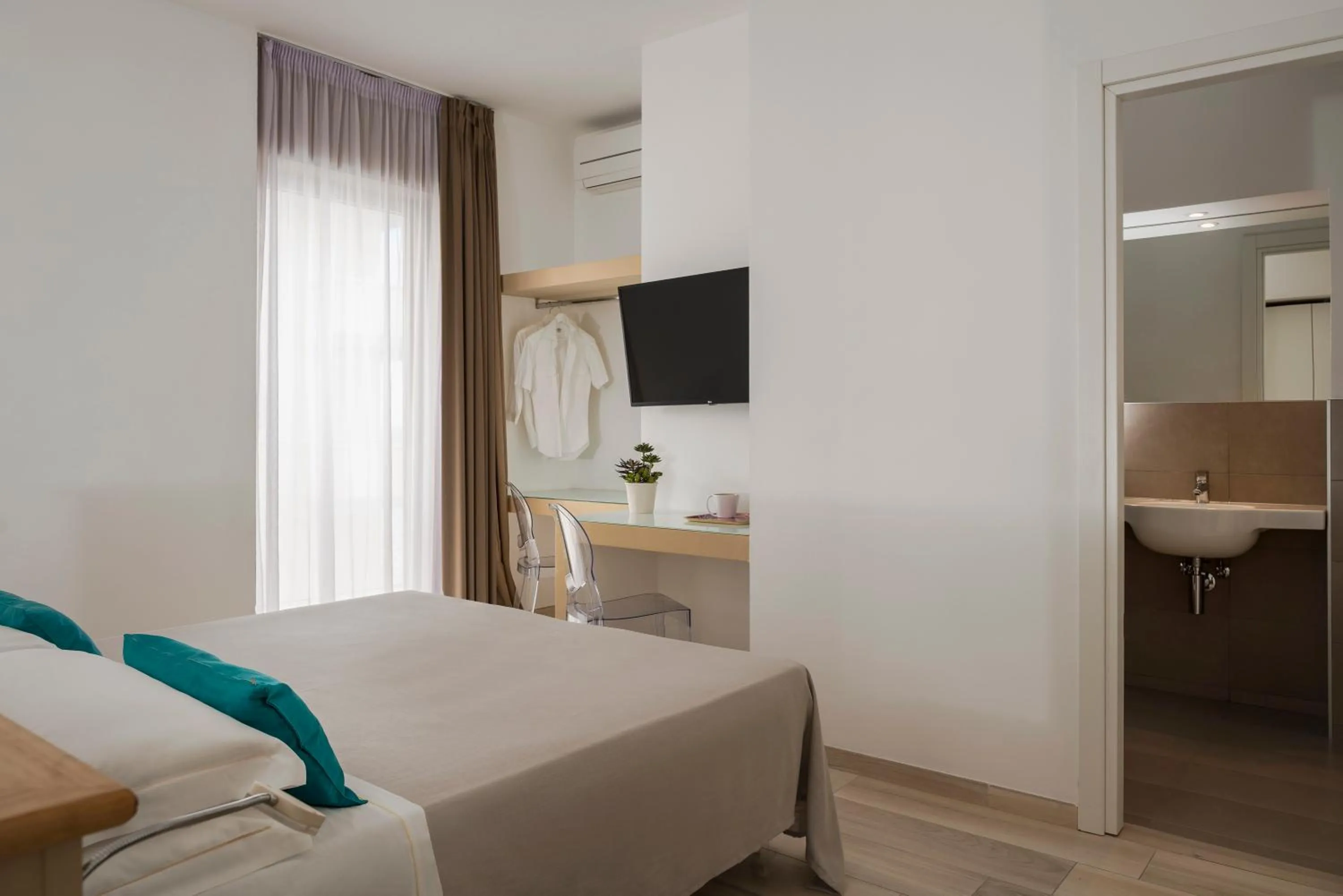 Bedroom, Bed in Hotel delle Nazioni