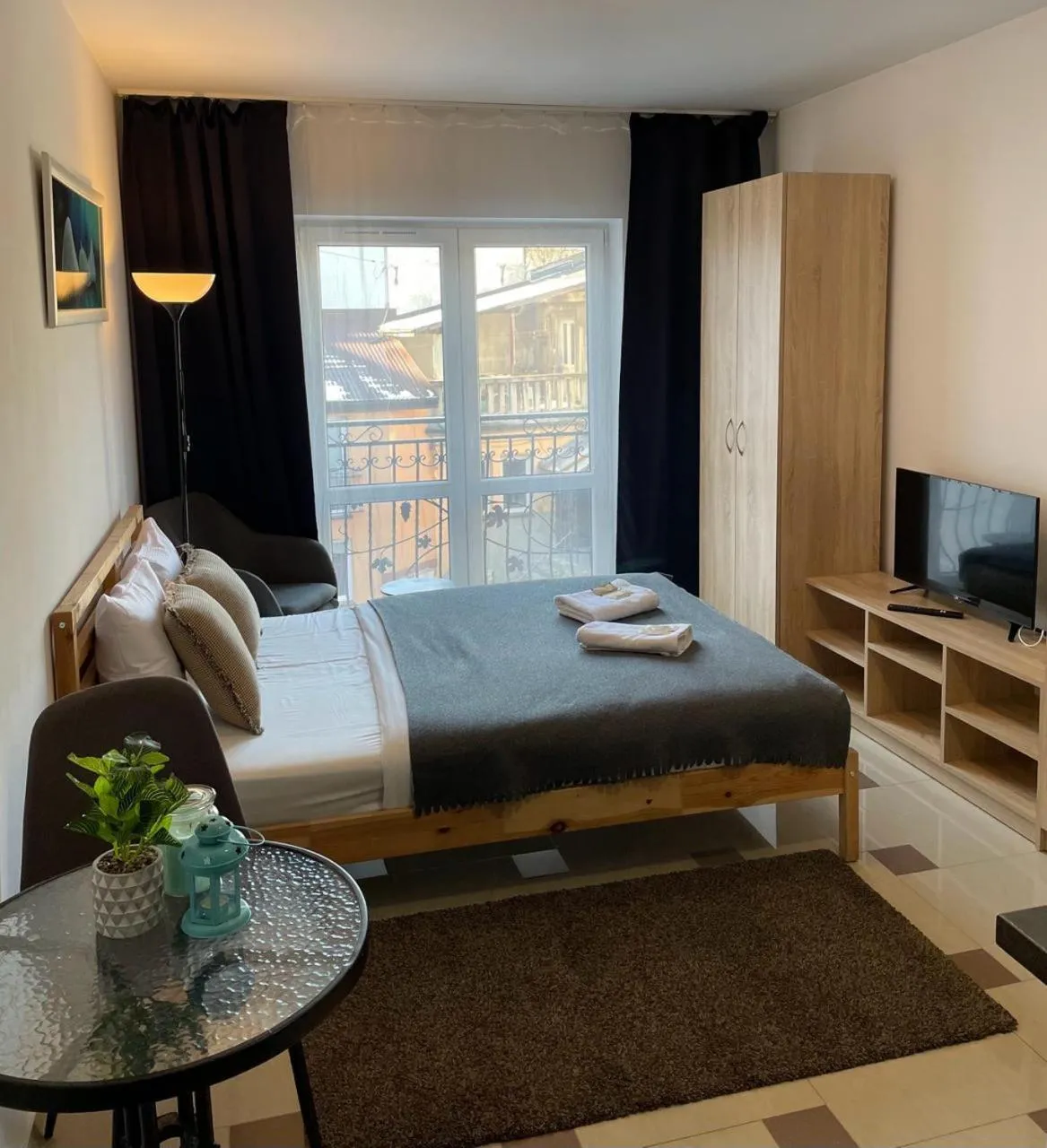 Communal lounge/ TV room, Bed in Bubble Hostel