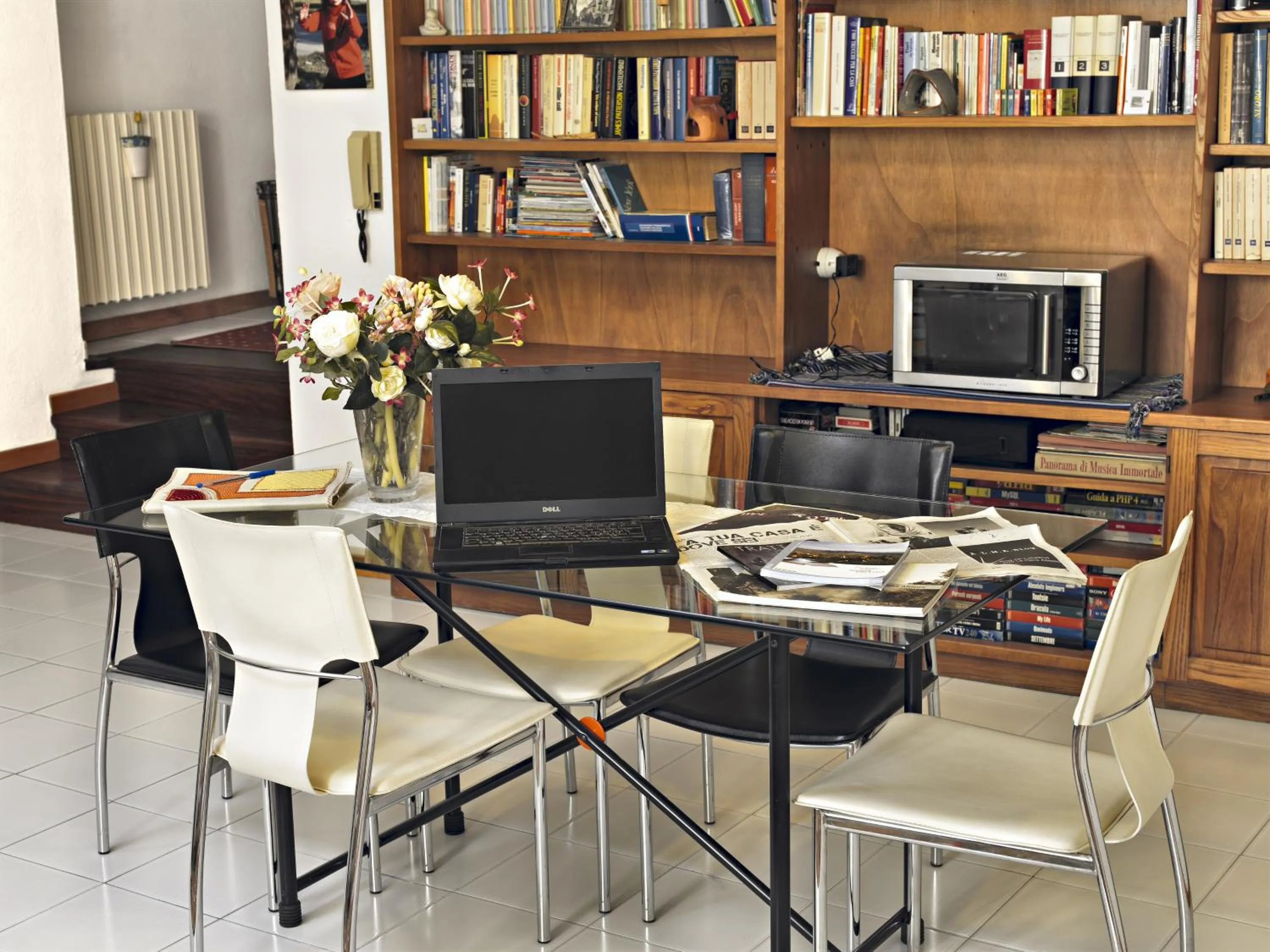 Library in Domo Silvia E Paolo