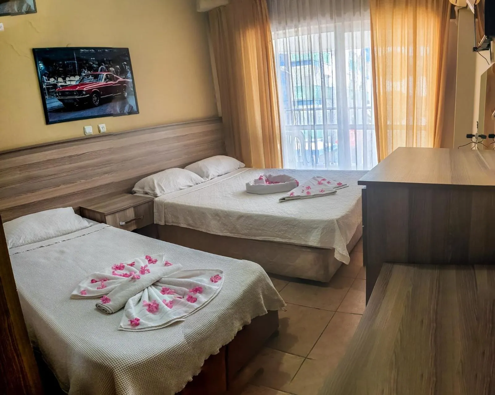 Photo of the whole room in Kartel Hotel