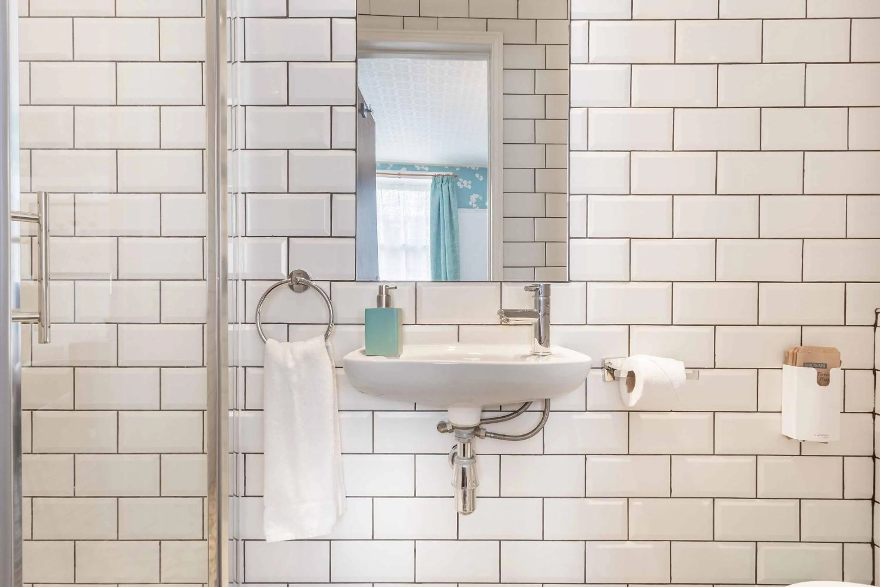 Bathroom in St Athans Hotel