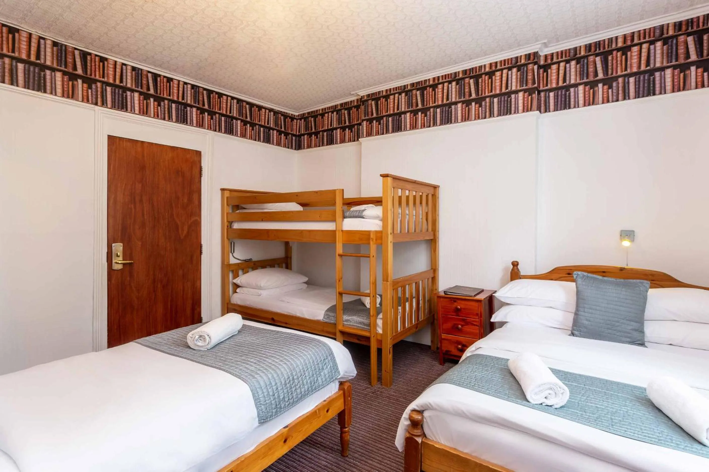 Bedroom, Bed in St Athans Hotel