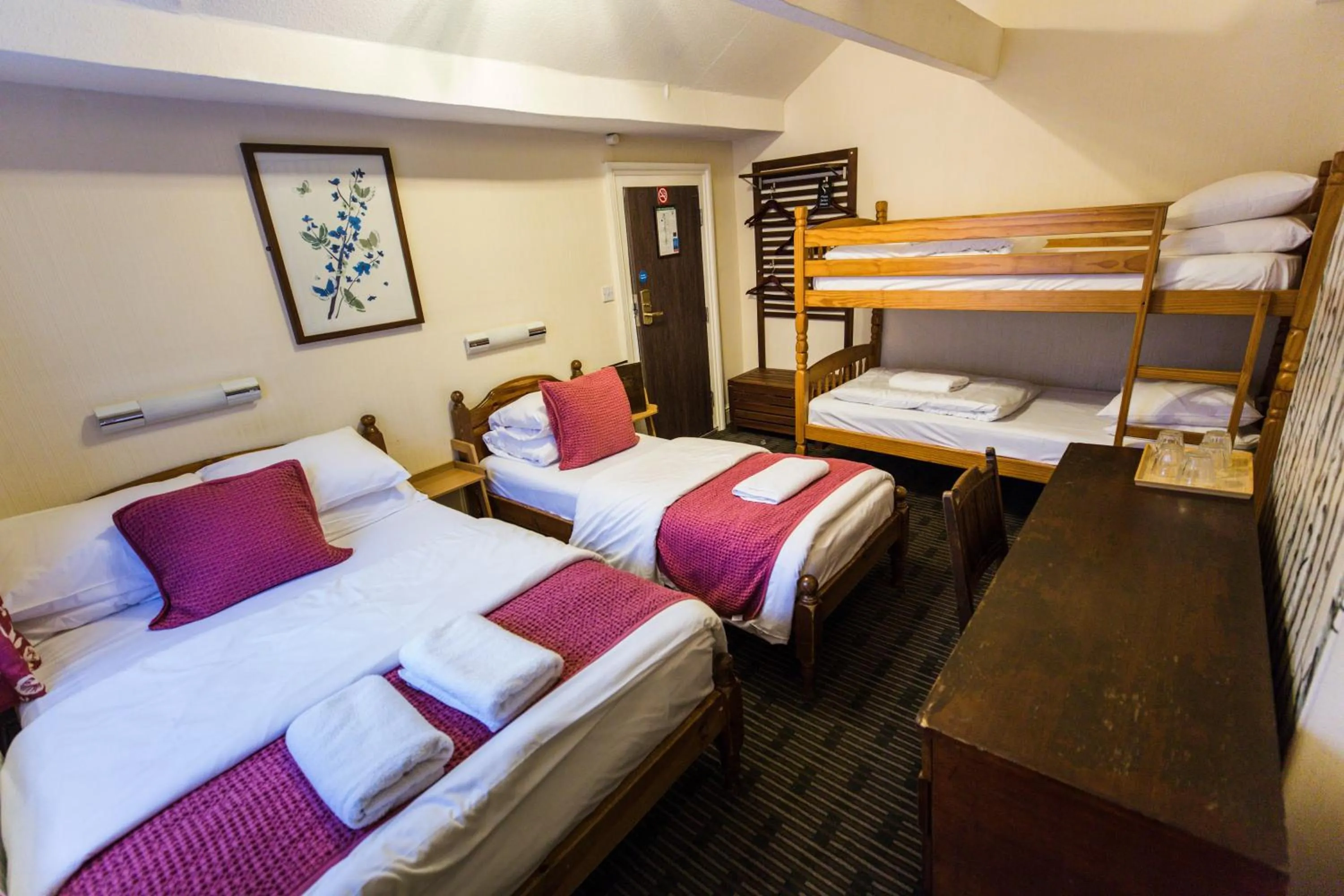 Bedroom, Bed in St Athans Hotel