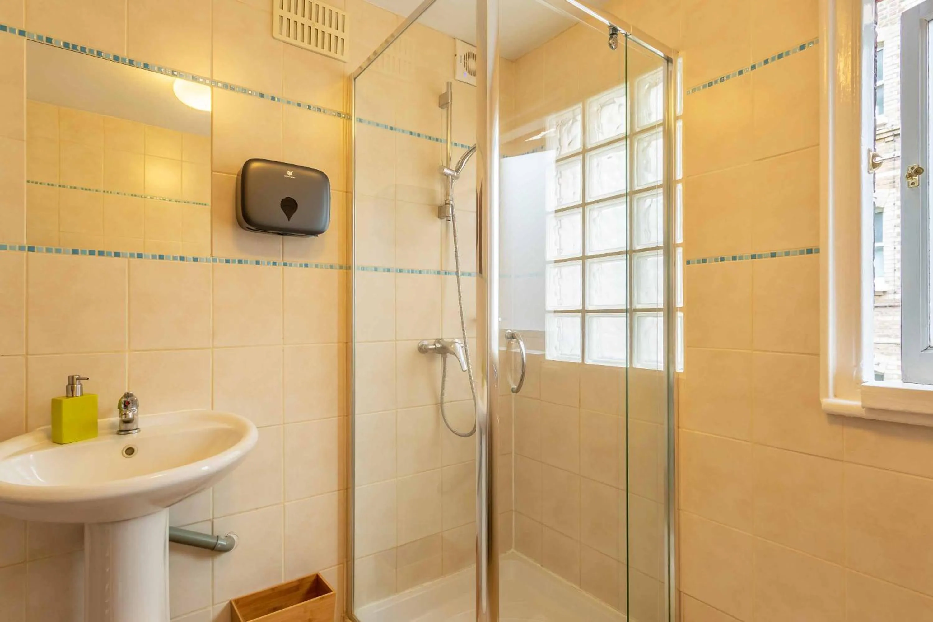 Bathroom in St Athans Hotel