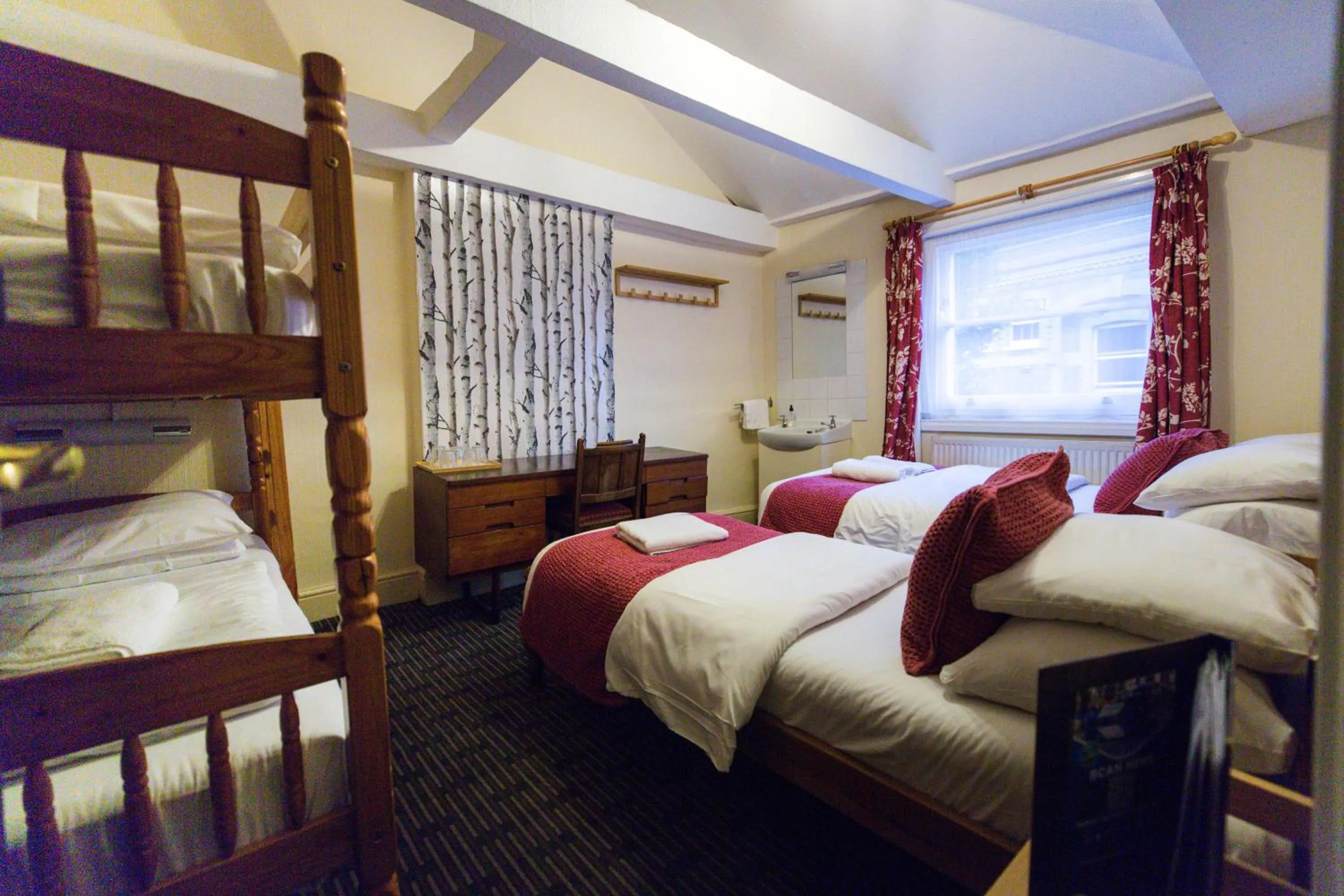 Bedroom, Bed in St Athans Hotel