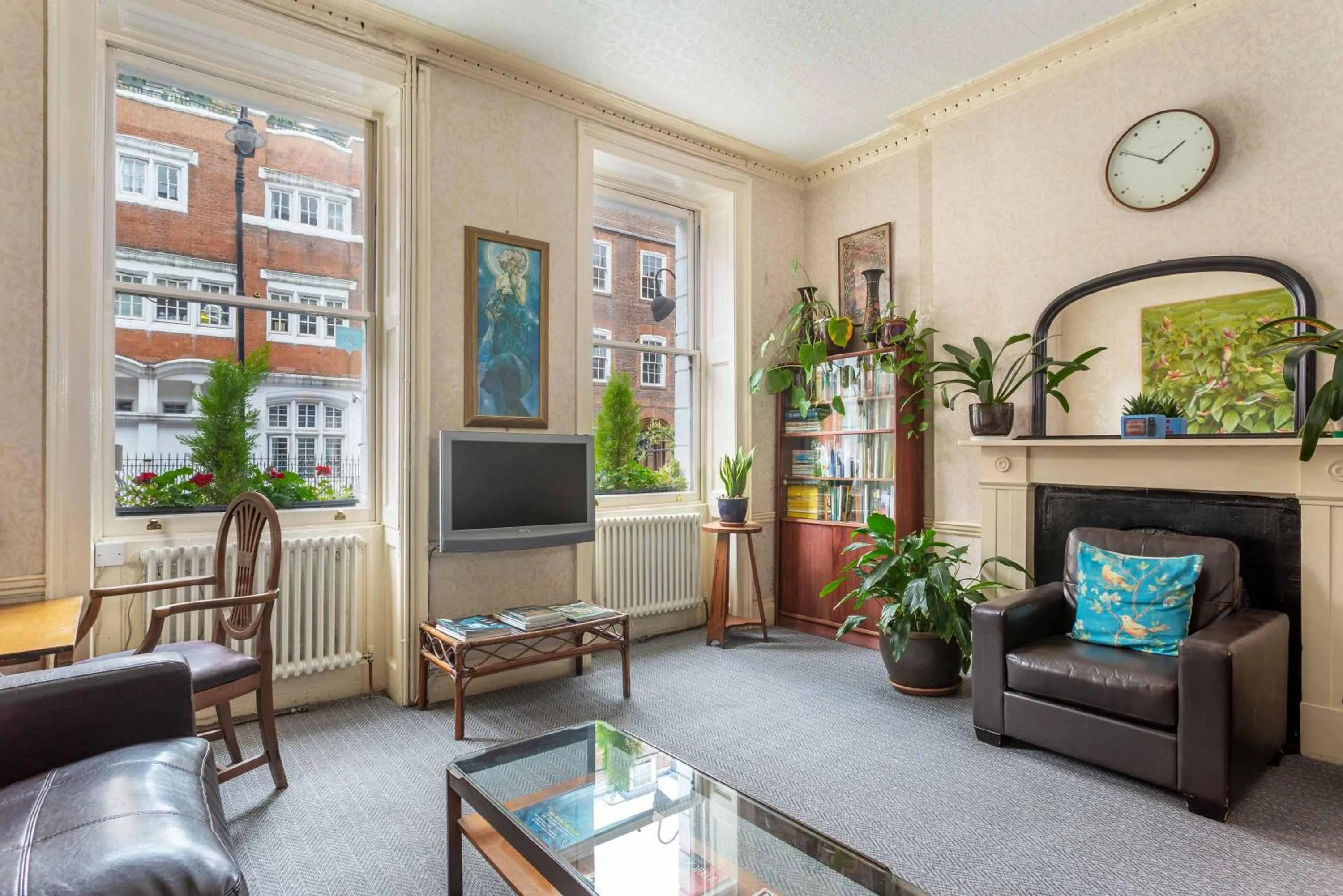 Communal lounge/ TV room in St Athans Hotel