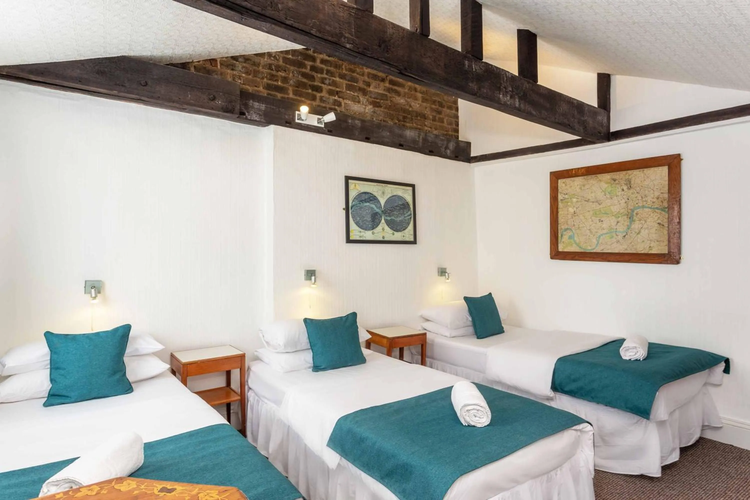 Bedroom, Bed in St Athans Hotel