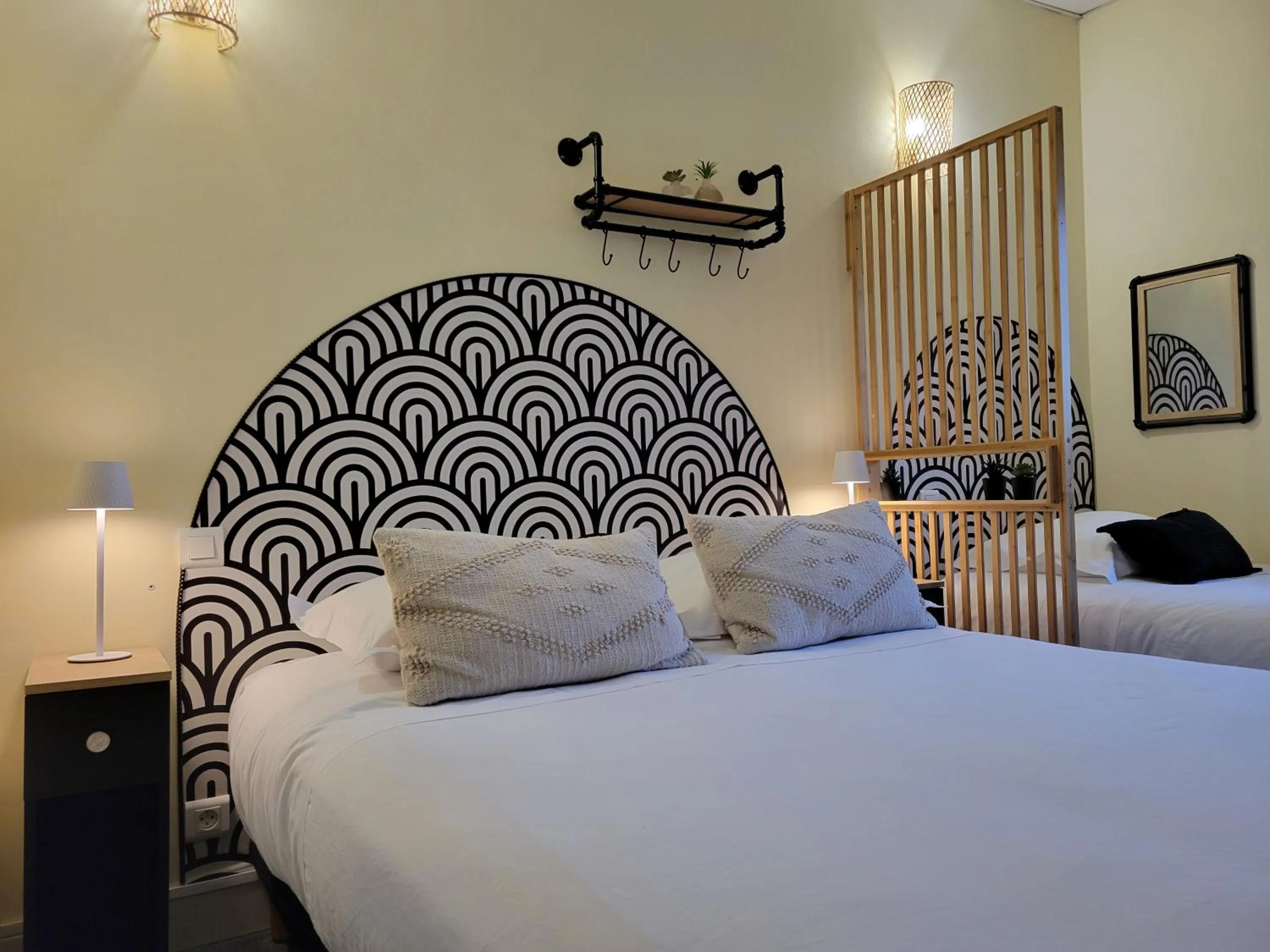 Bedroom, Bed in Hôtel Le Sainte Florence