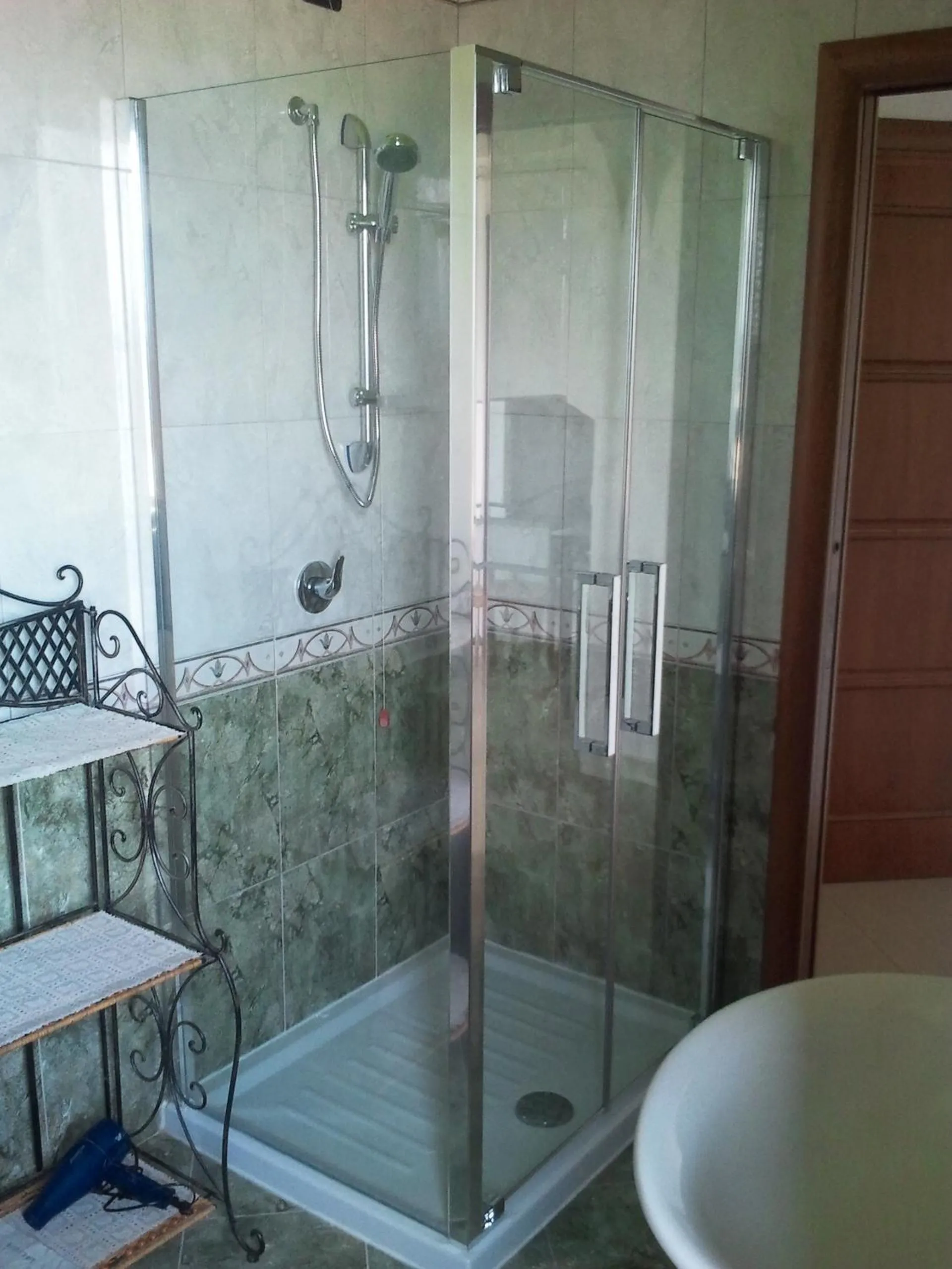 Shower in B&B La Pineta