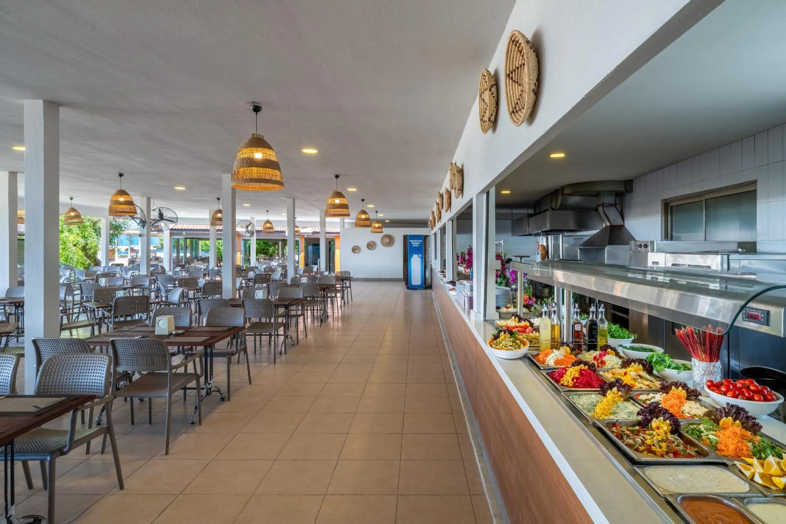 Restaurant/places to eat in Villa Side Hotel