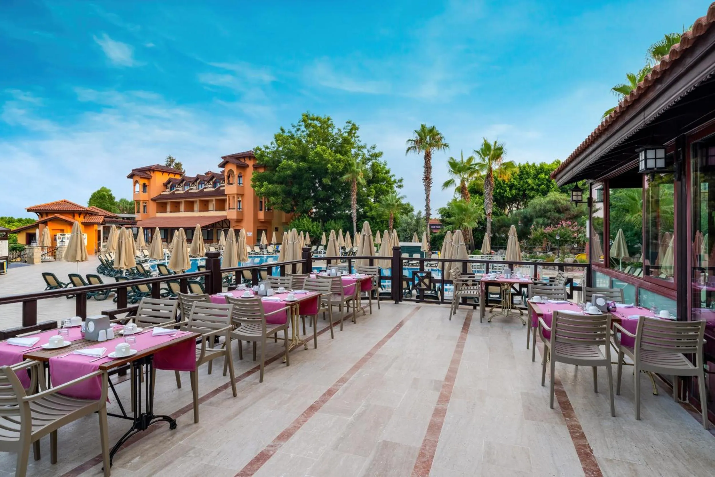 Restaurant/places to eat in Villa Side Hotel