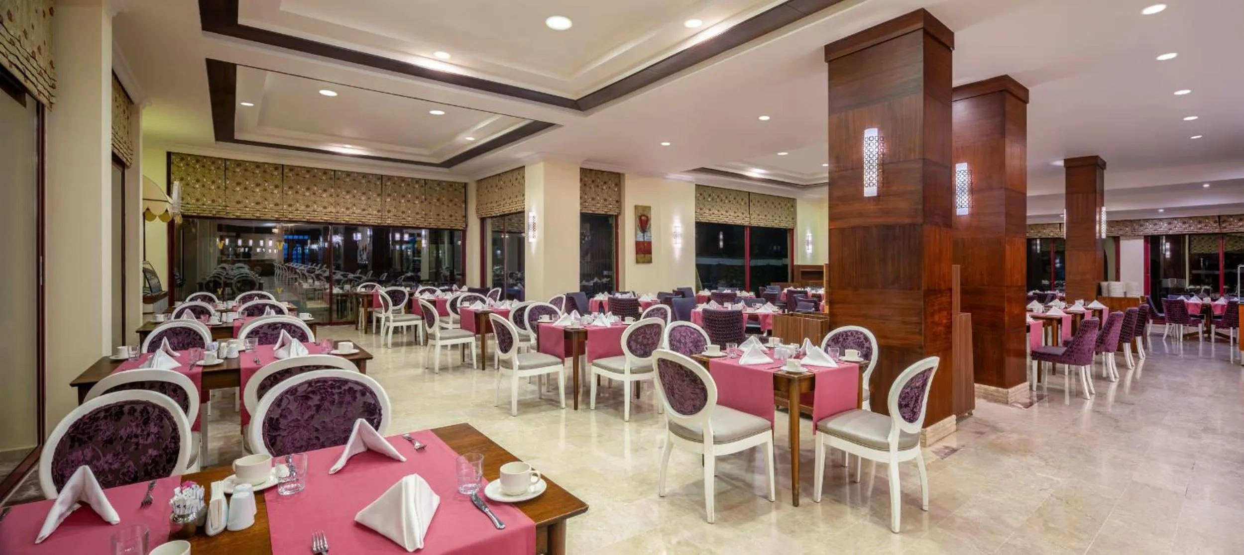 Restaurant/places to eat in Villa Side Hotel