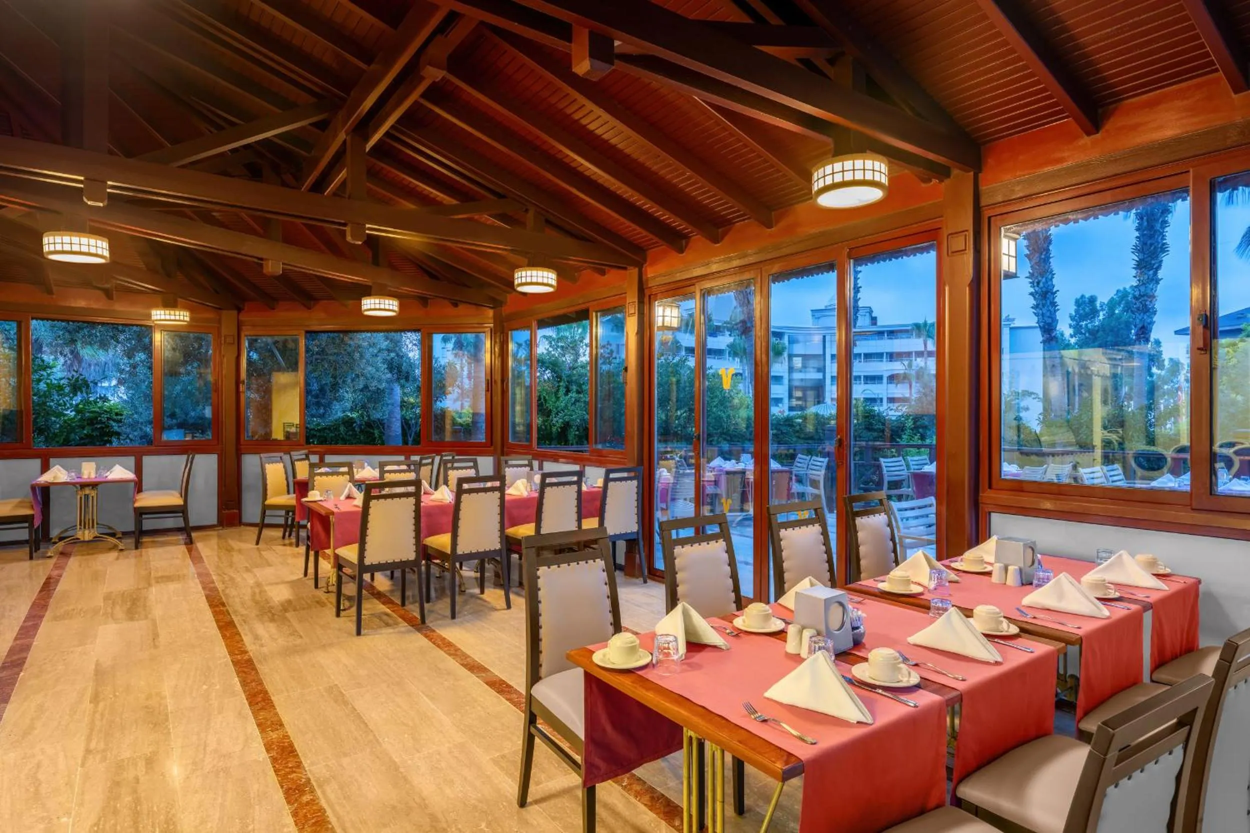 Restaurant/places to eat in Villa Side Hotel