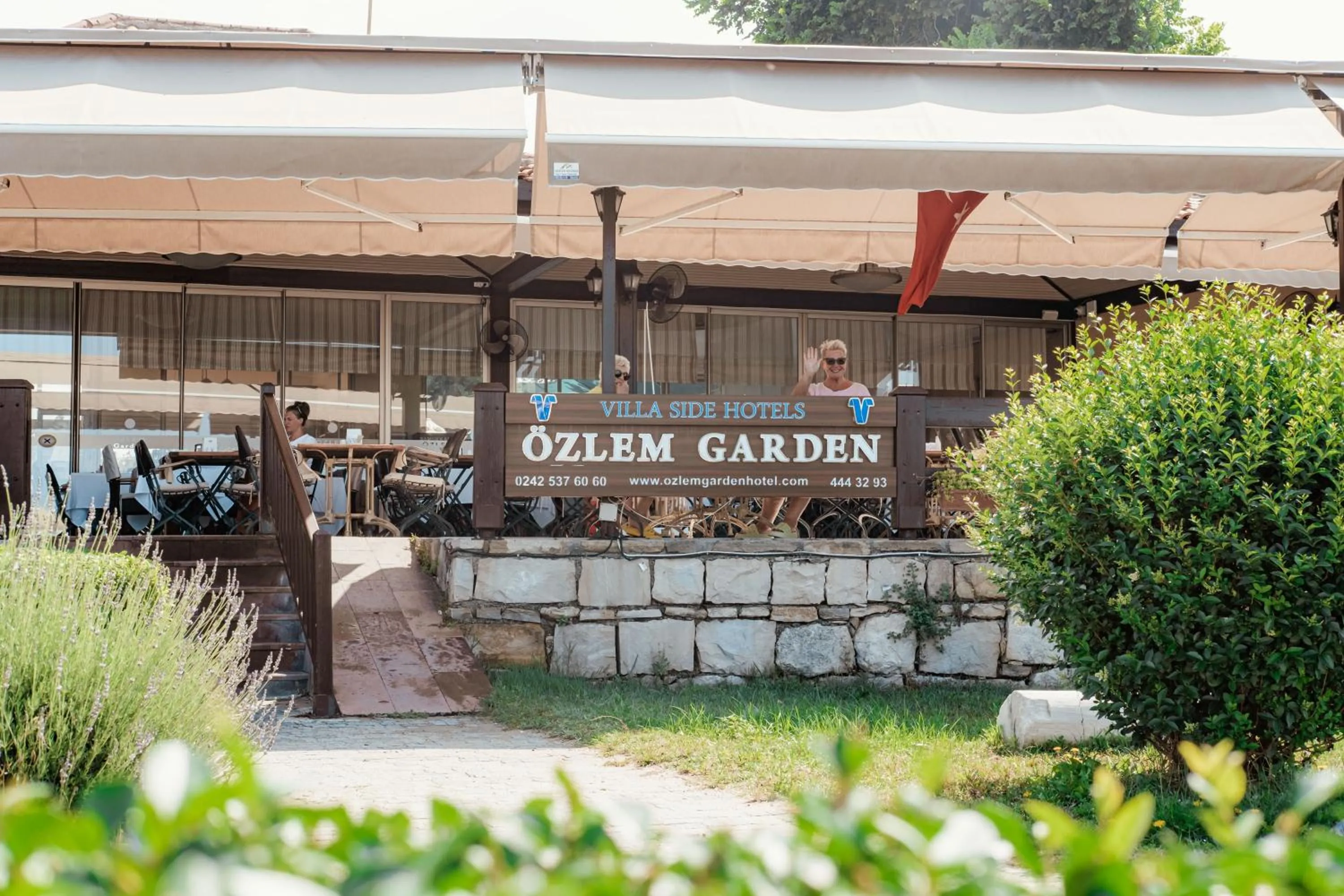 Restaurant/places to eat in Ozlem Garden Hotel