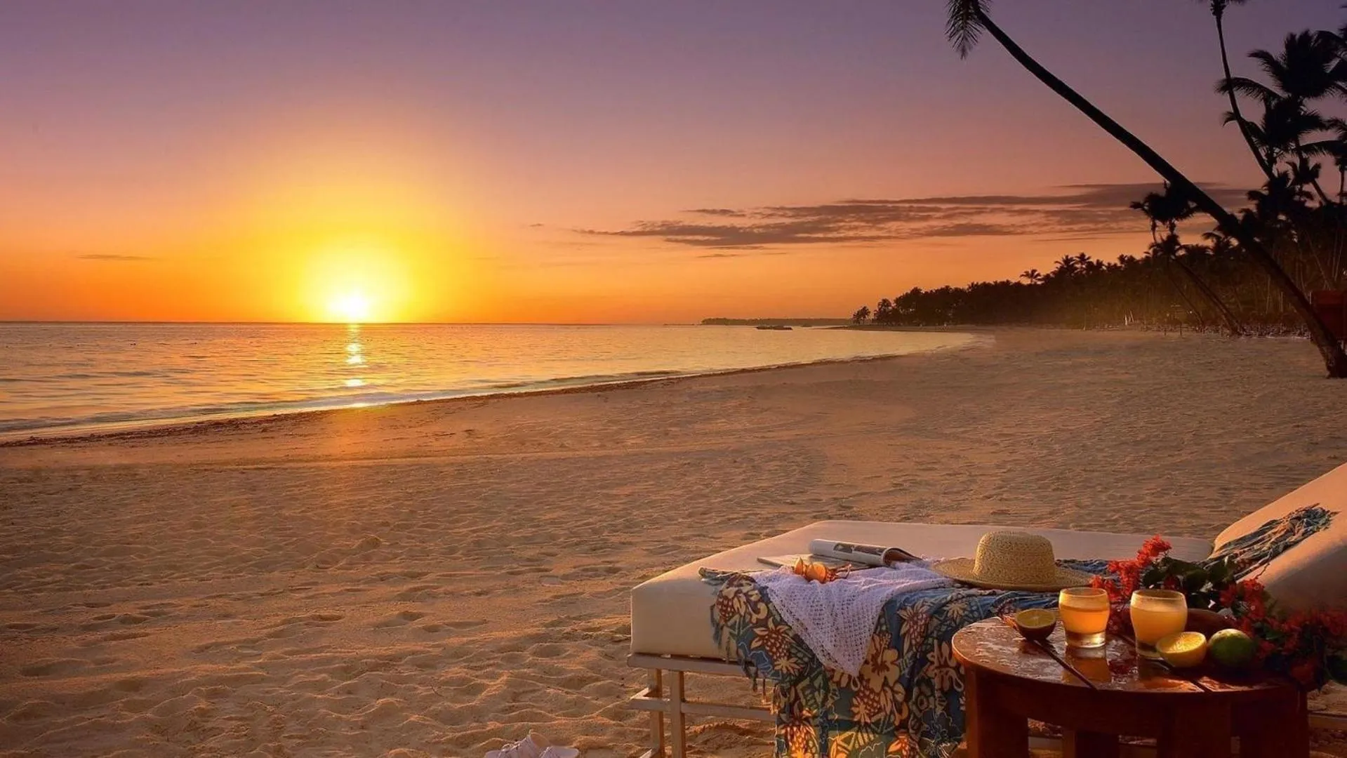 Food and drinks in The Shades Hotel 50 meter Beach Front