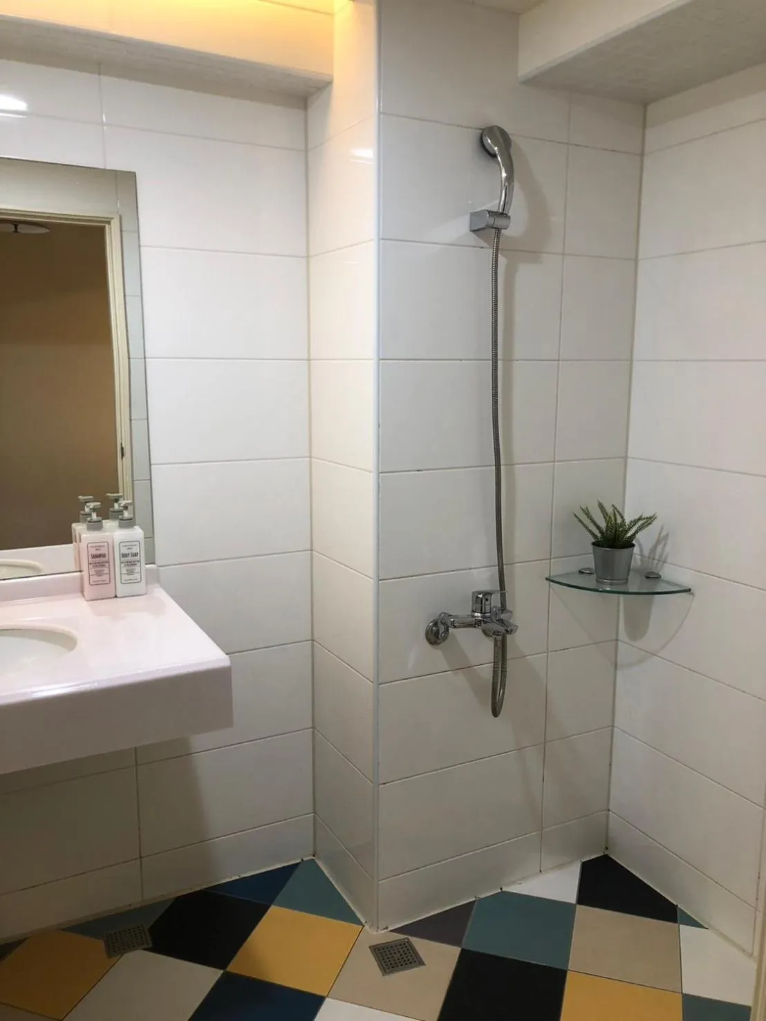 Bathroom in Music City Inn