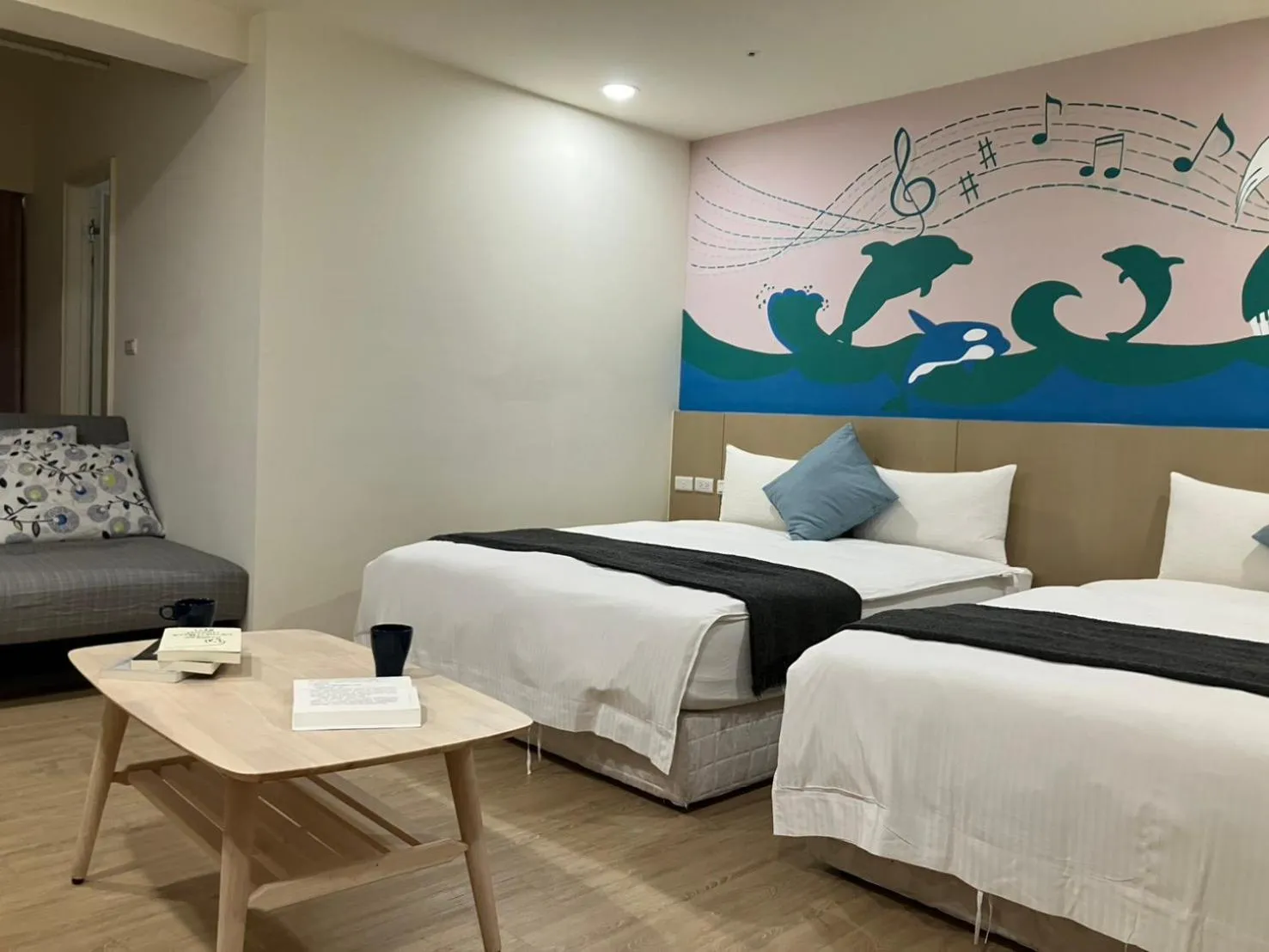 Bedroom, Bed in Music City Inn