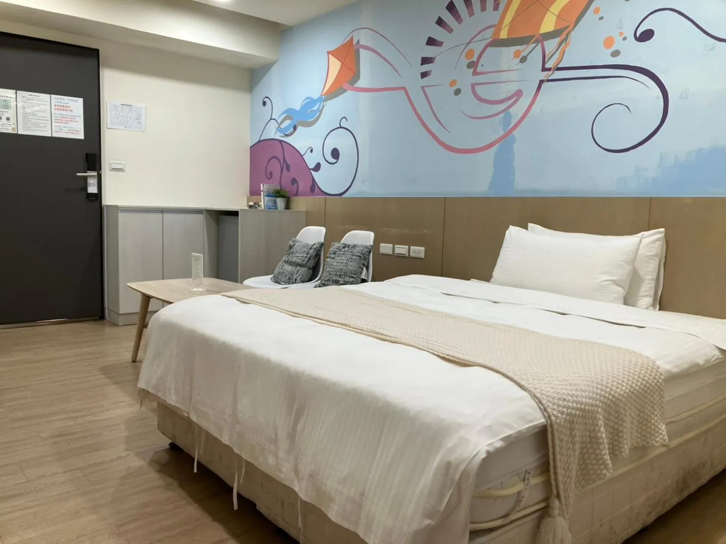 Bedroom, Bed in Music City Inn