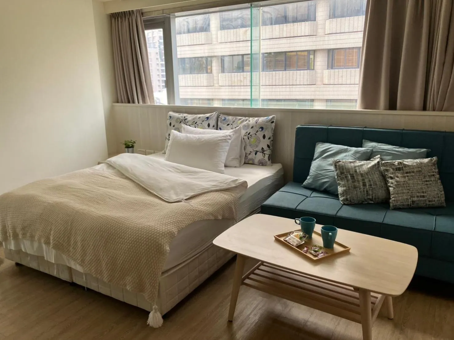 Bedroom, Bed in Music City Inn