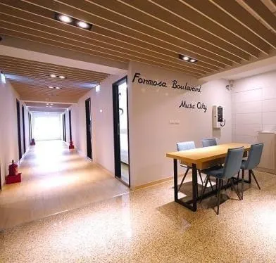 Property building in Music City Inn